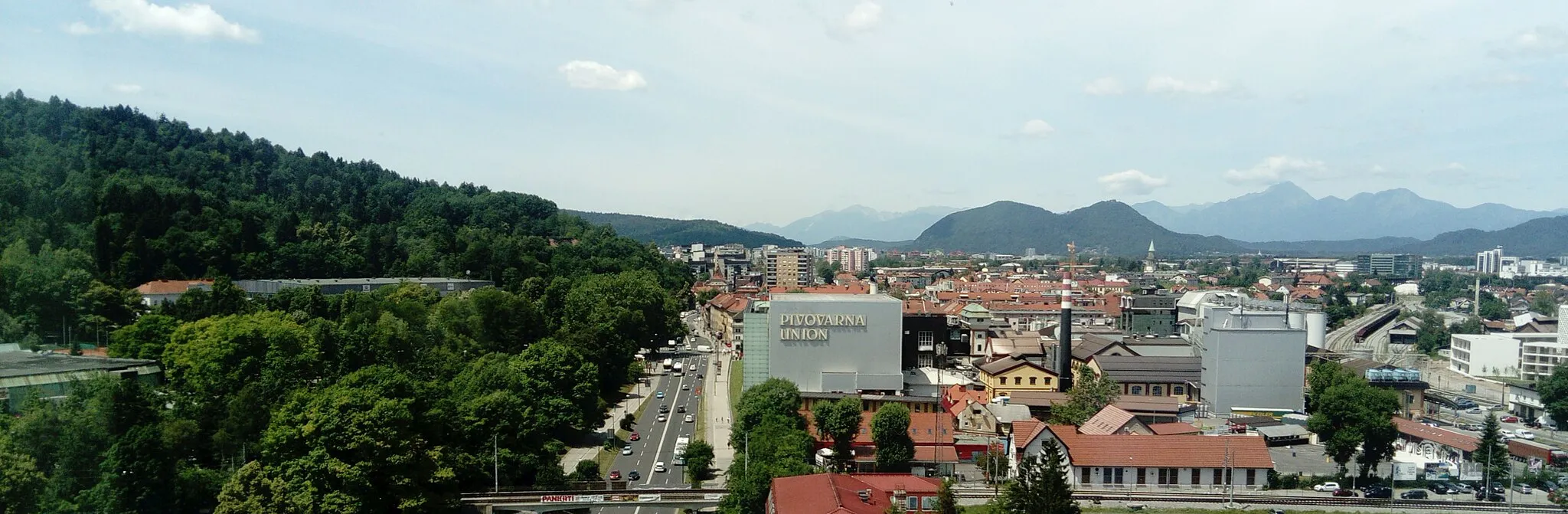 Photo showing: Šiška District, Ljubljana. View from the Lev Hotel.