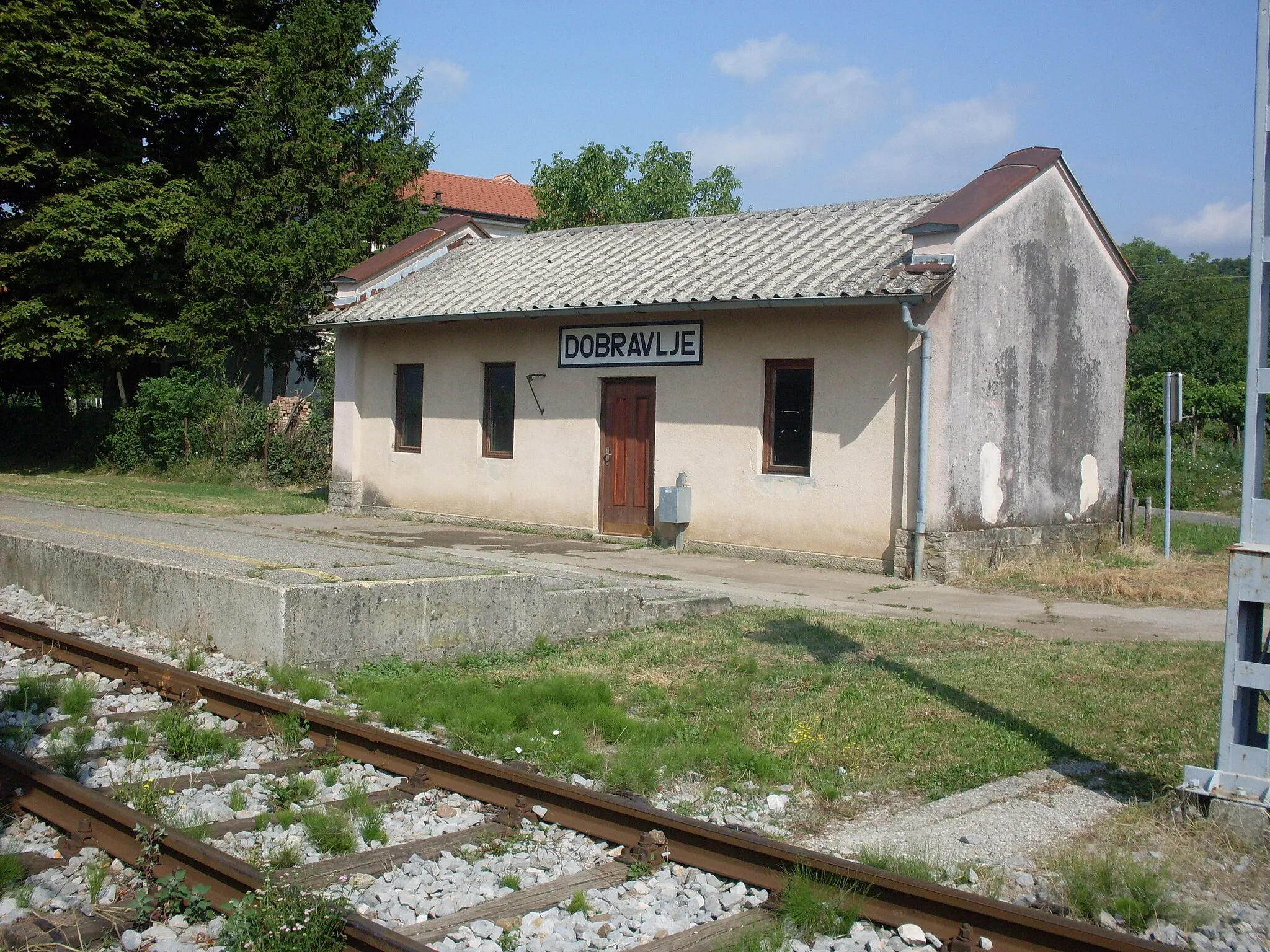 Photo showing: Railway halt in Dobravlje