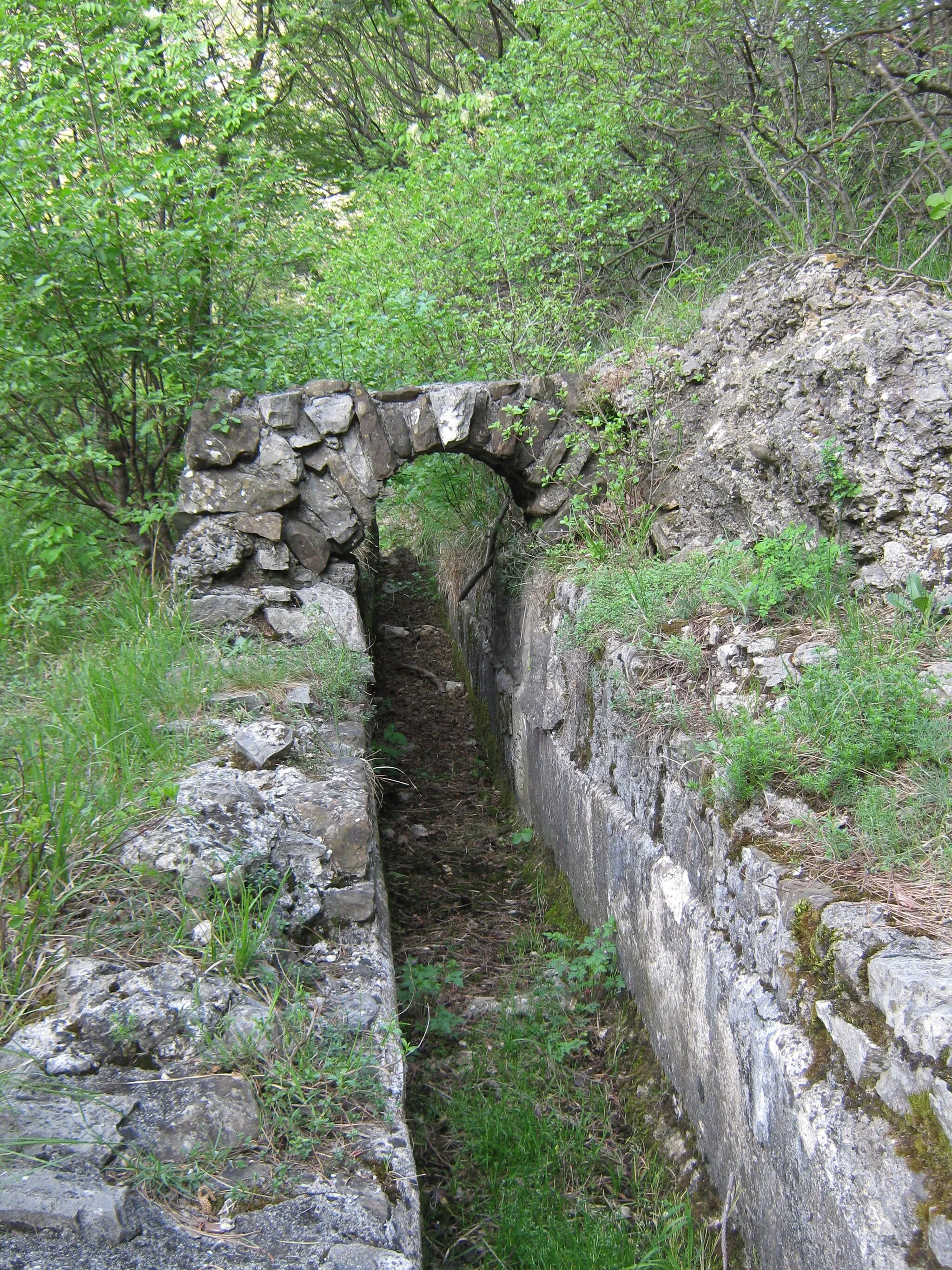 Photo showing: archeologia,acquedotto romano