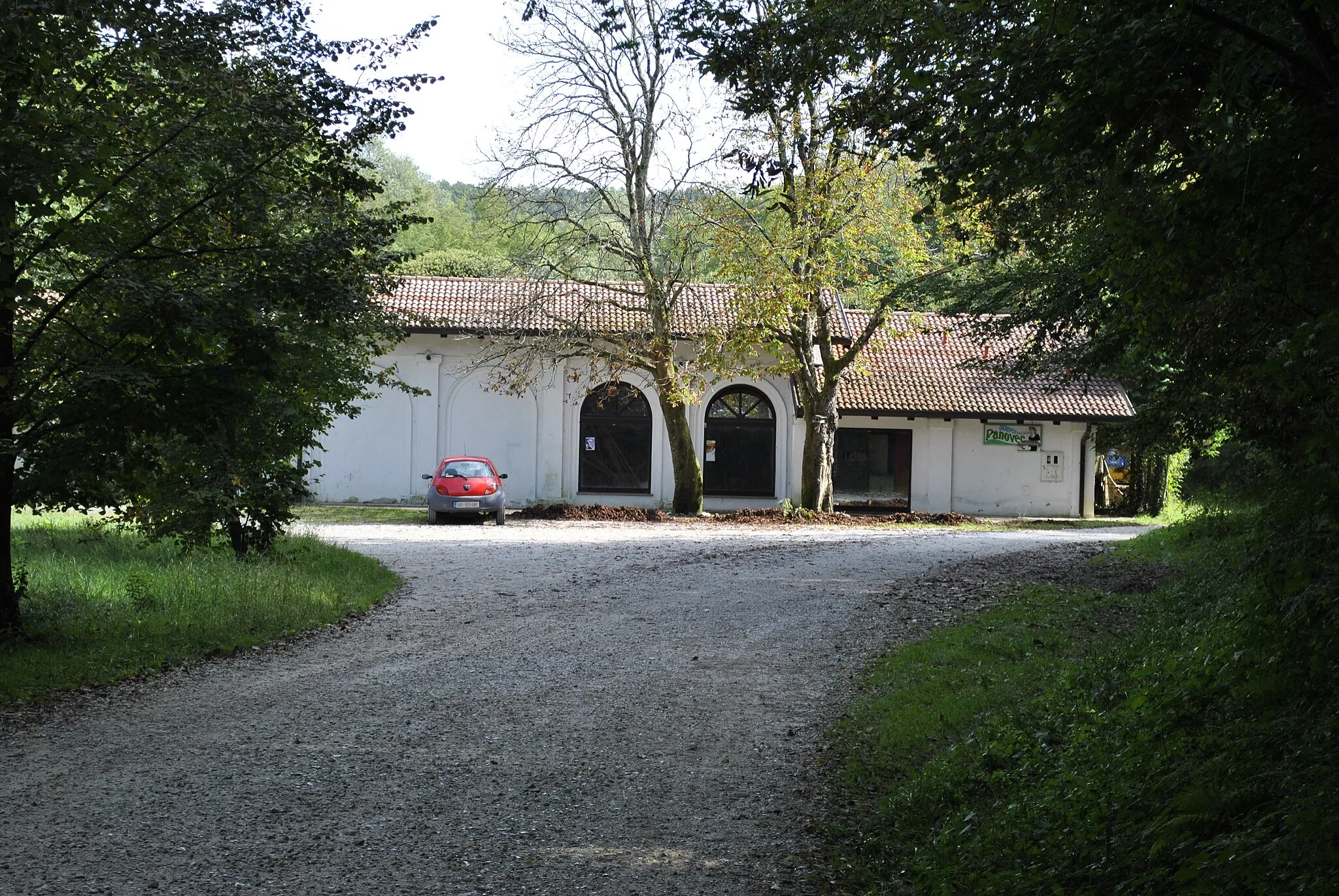 Photo showing: gozd panovec, streliska pot