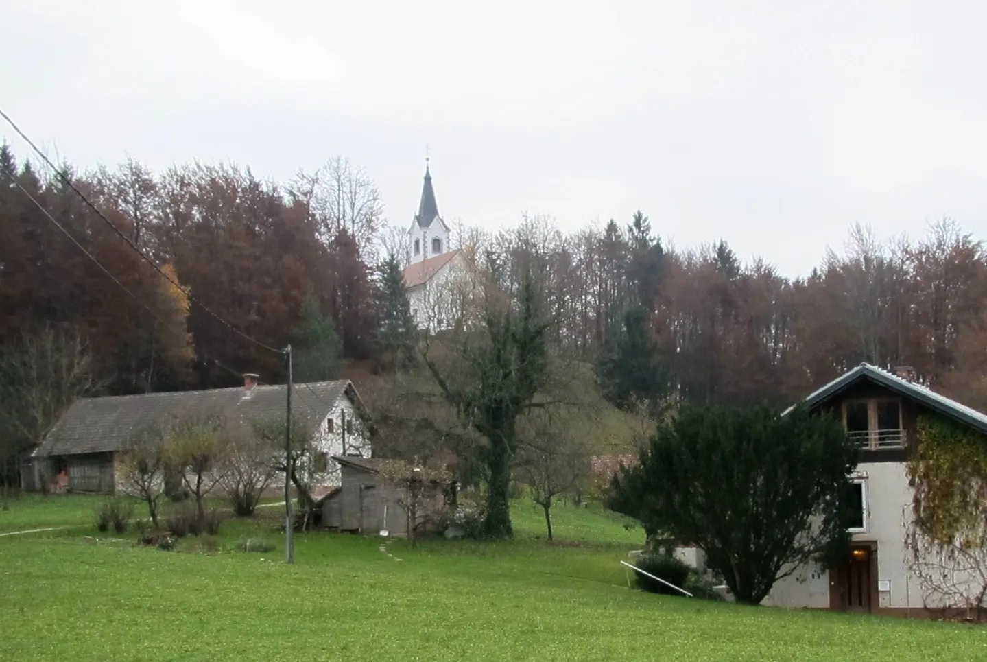 Photo showing: Mount Mary Magdalene (Sln. Magdalenska gora), Zgornja Slivnica, Municipality of Grosuplje, Slovenia. A Hallstatt culture archaeological site.