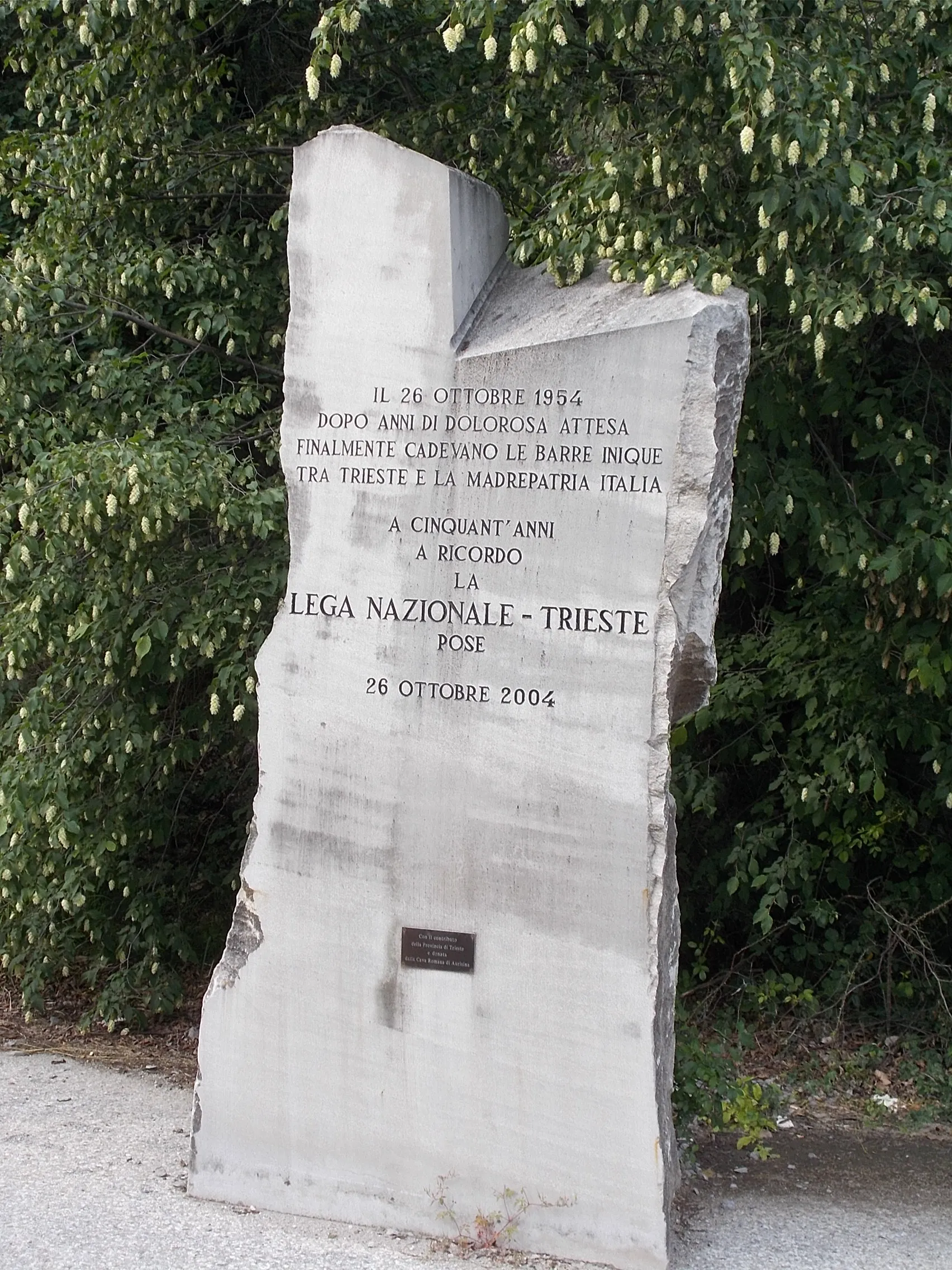 Photo showing: Duino-Aurisina - San Giovanni di Duino - Trieszt 1954-es visszacsatolásának emlékműve