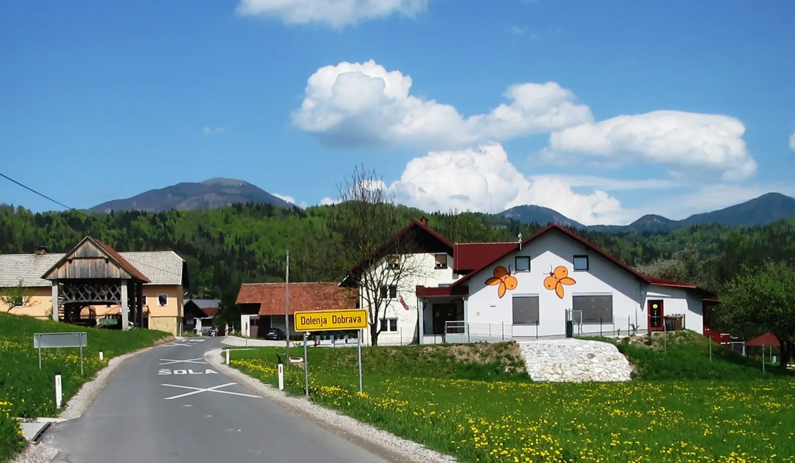 Photo showing: The settlement of Dolenja Dobrava in the Municipality of Gorenja Vas–Poljane, Slovenia