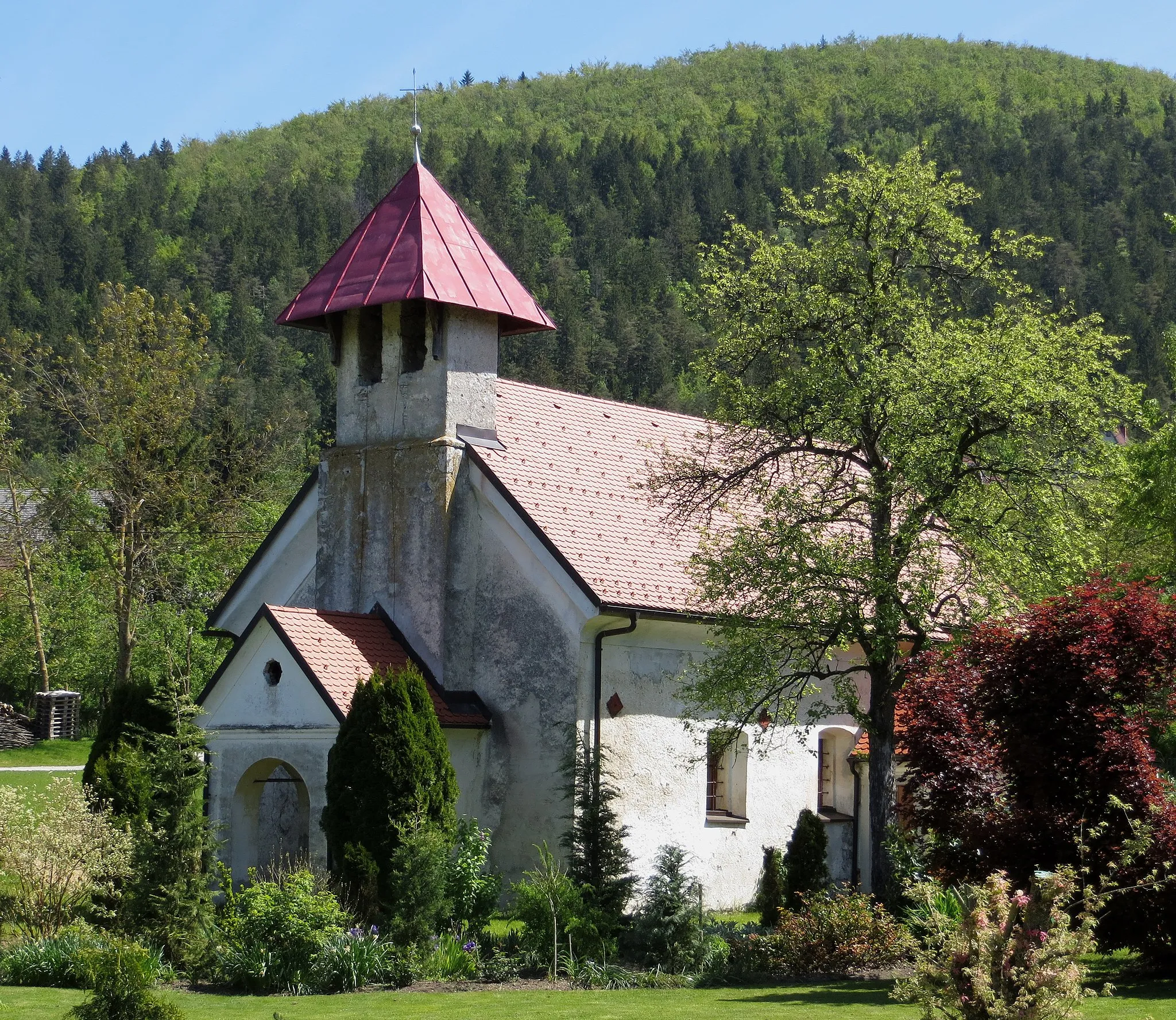 Photo showing: Saint Cantius' Church in Gorenje Jezero, Municipality of Cerknica, Slovenia