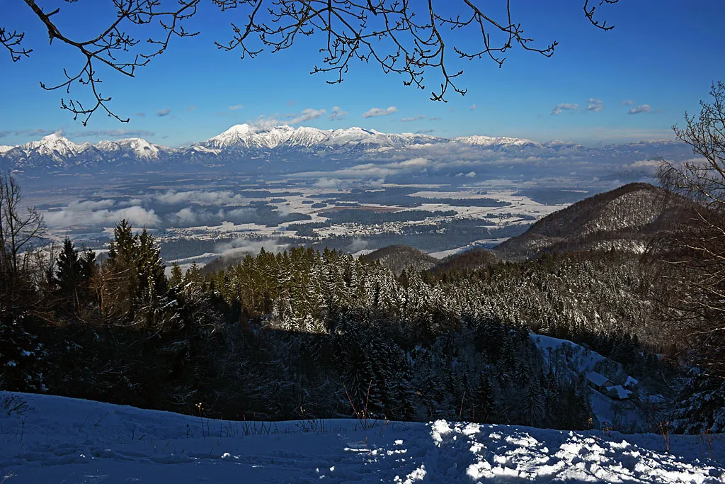 Photo showing: Osolnik, the view on Kamnik Alps.