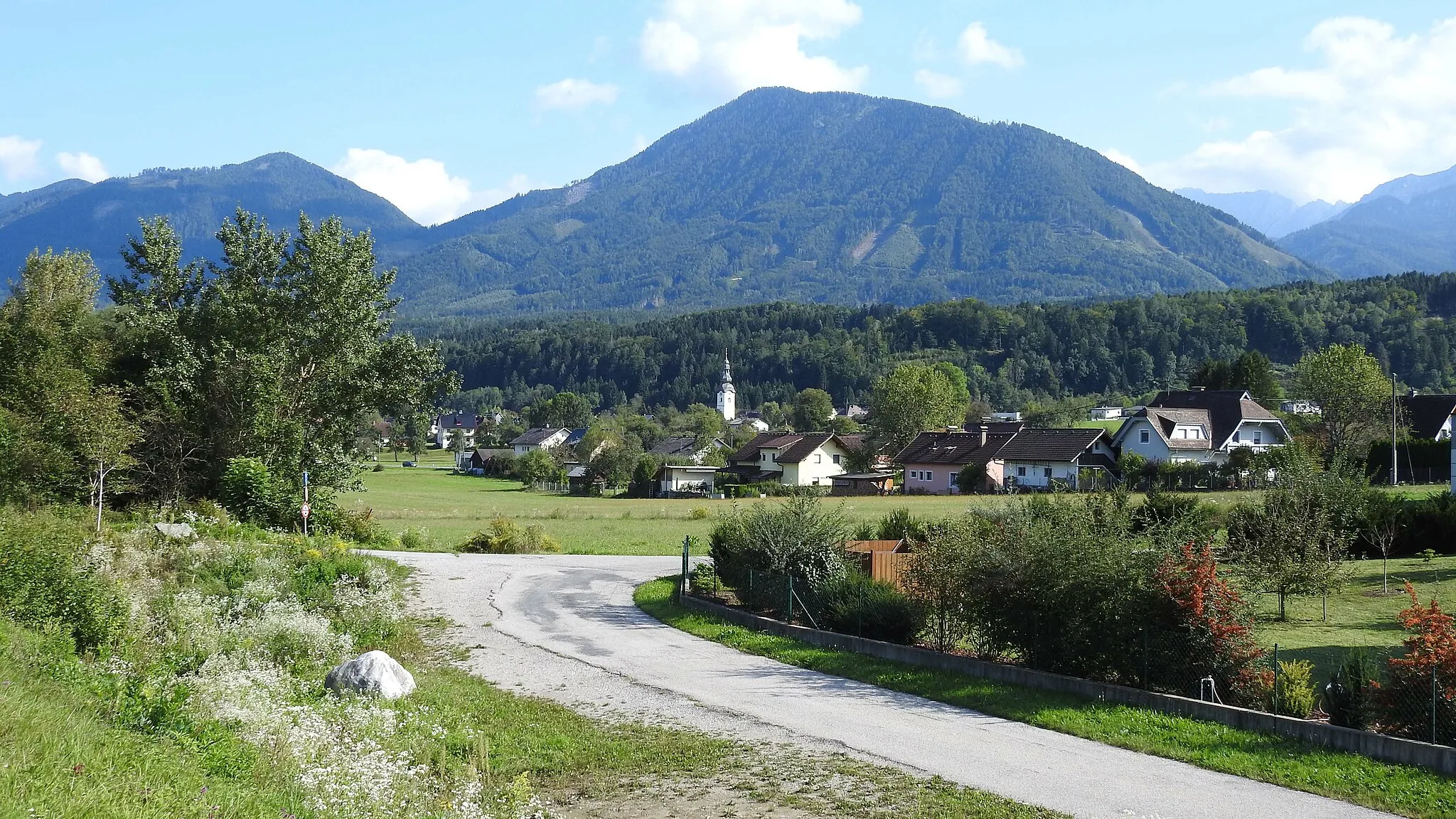 Photo showing: Suetschach, Feistritz im Rosental, von Nordwesten mit Sinacher Gupf