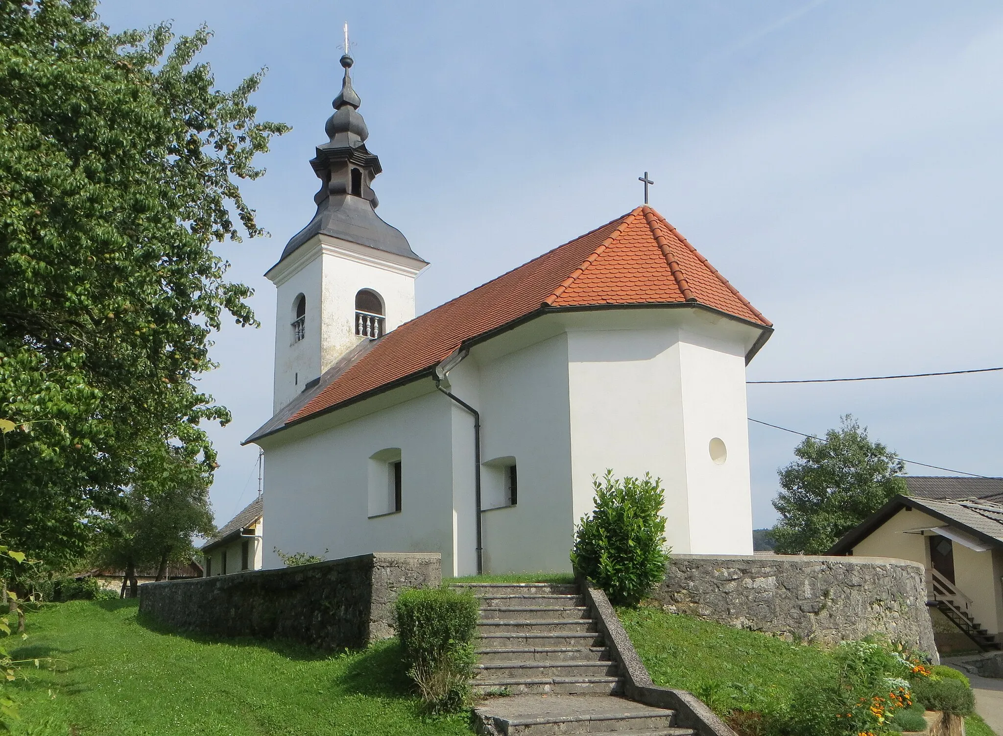 Photo showing: Saint Cantius's Church in Stavča Vas, Municipality of Žužemberk, Slovenia