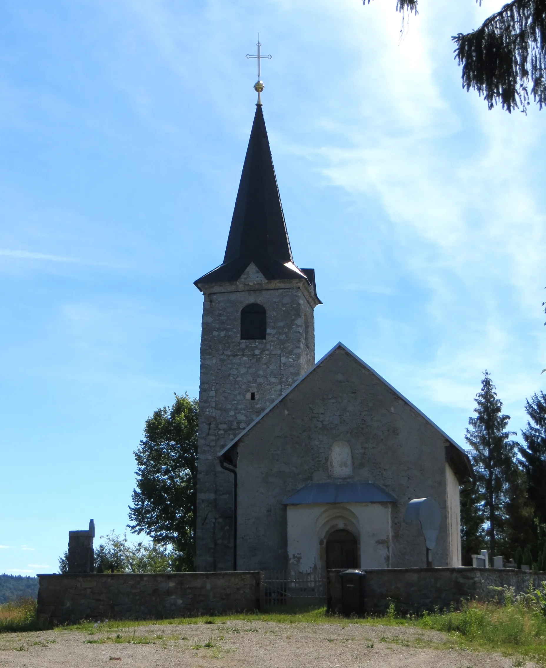 Photo showing: Saint Leonard's Church in Krvava Peč, Municipality of Velike Lašče, Slovenia