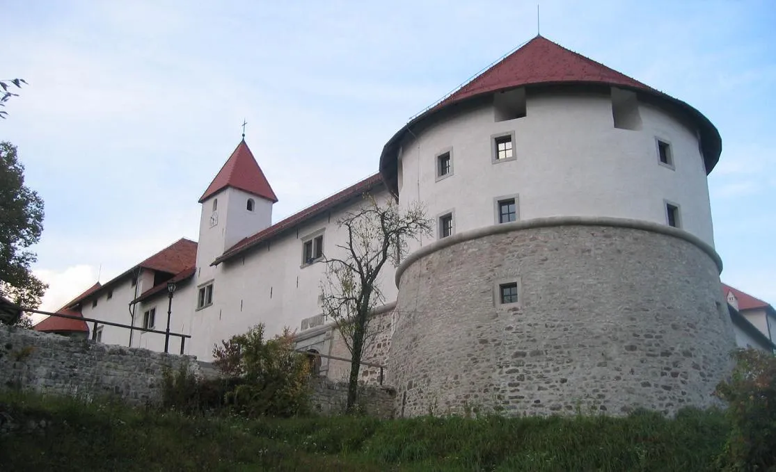 Photo showing: Turjak castle, Slovenia

photo:Ziga 06:21, 26 October 2006 (UTC)