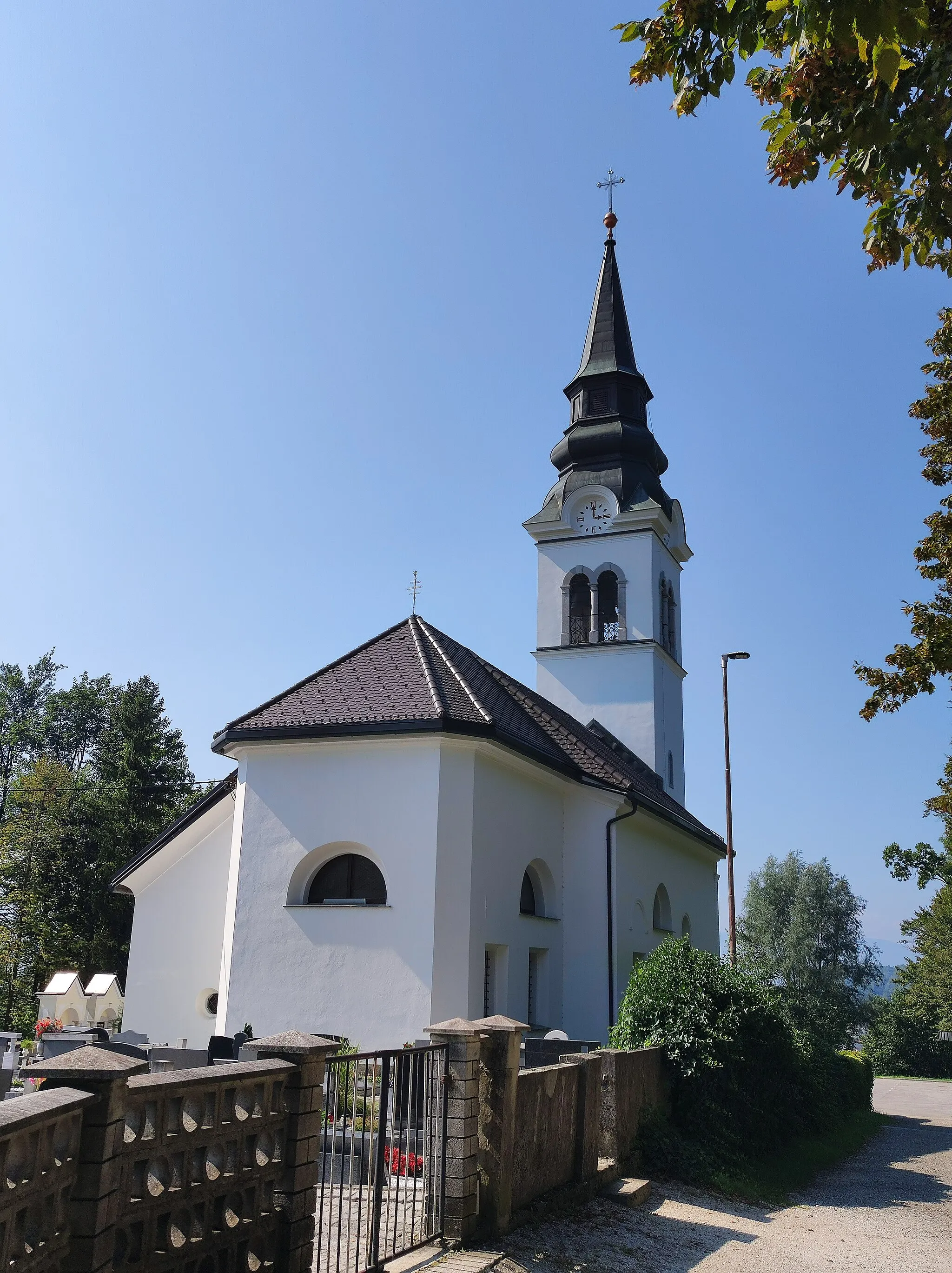 Photo showing: Holy Spirit (a.k.a. Holy Trinity) church in Vnanje Gorice.
