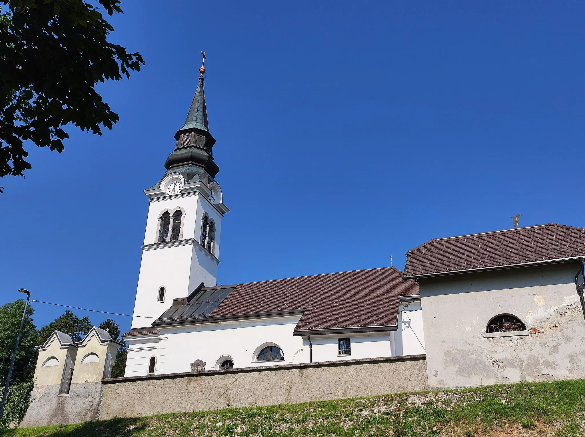 Photo showing: Holy Spirit (a.k.a. Holy Trinity) church in Vnanje Gorice.