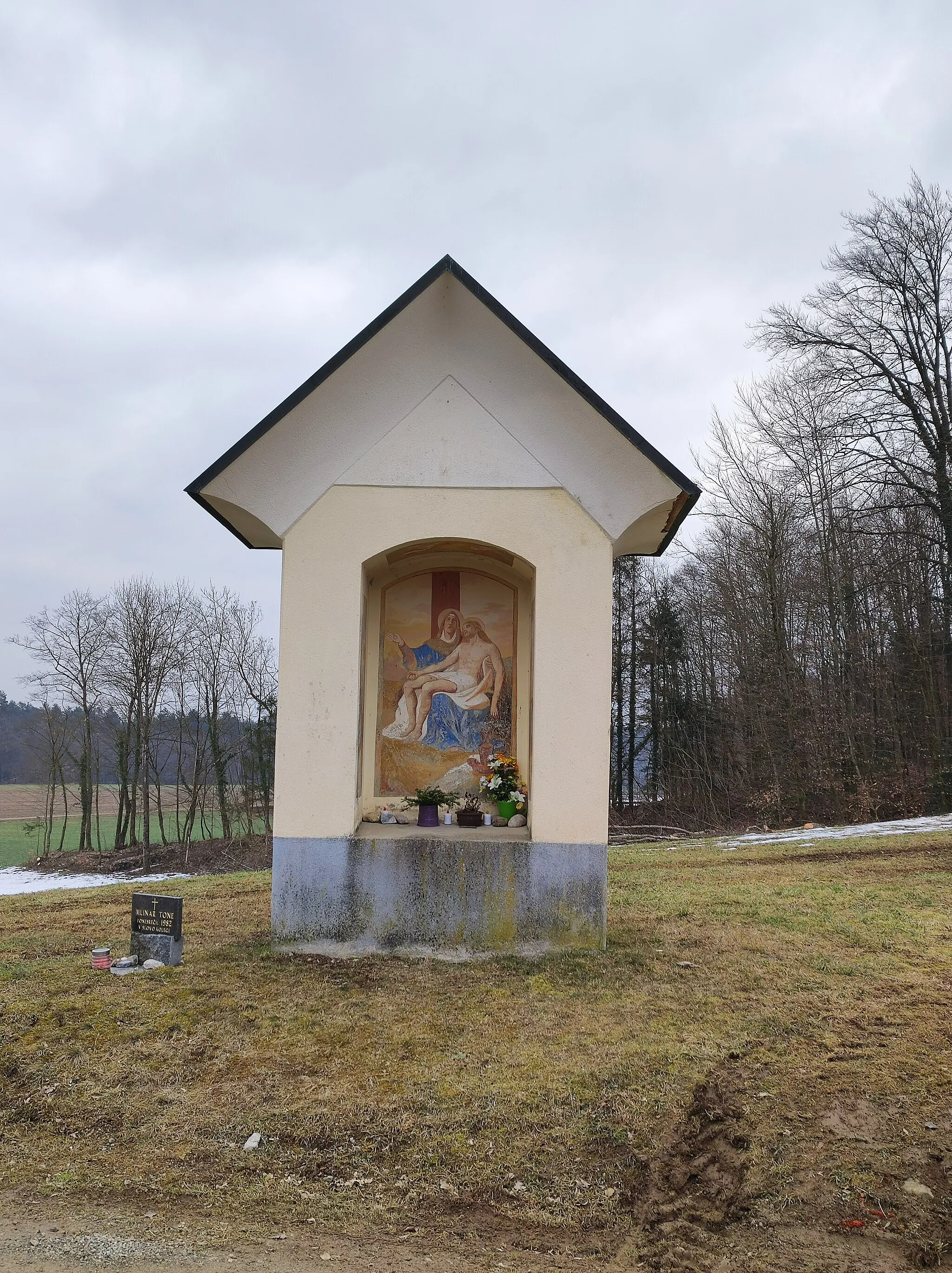 Photo showing: Chapel shrine in Pevno at the road to Škofja Loka.