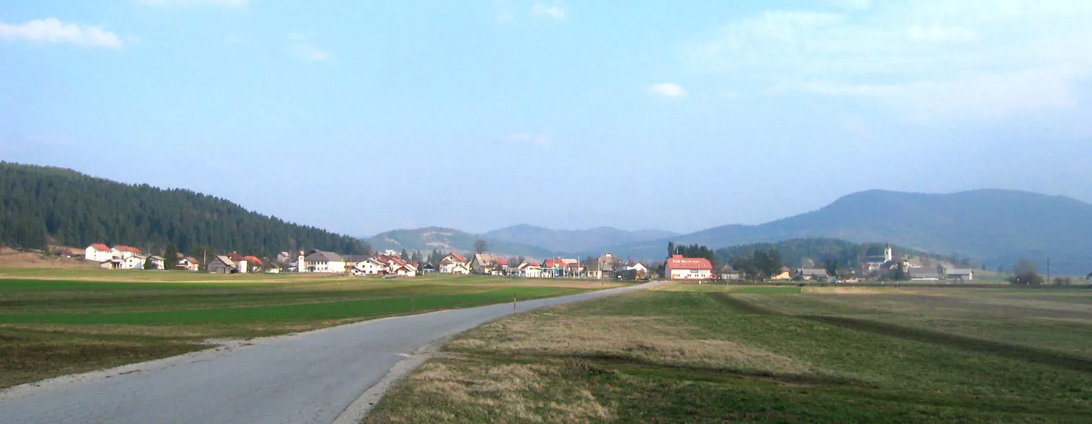 Photo showing: Nova vas, at Bloška planota, Slovenia. Photo:Ziga 16:19, 29 March 2007 (UTC)