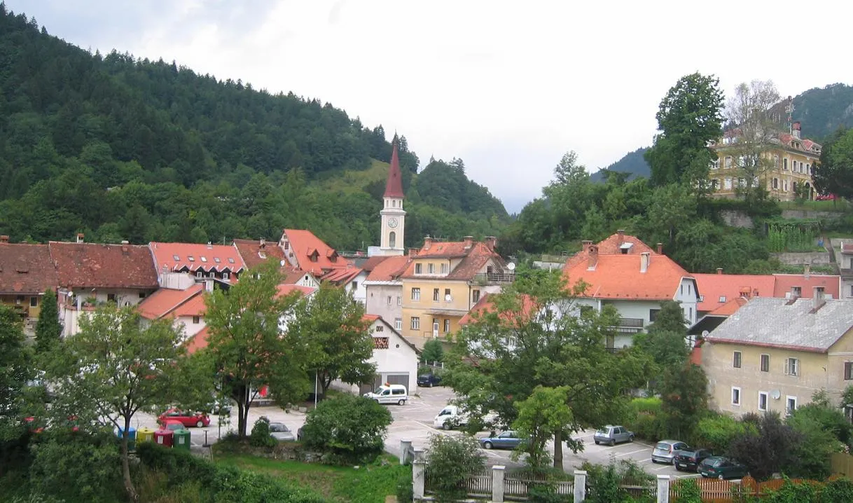 Photo showing: Tržič, Slovenia

photo:Ziga 12:05, 21 October 2006 (UTC)