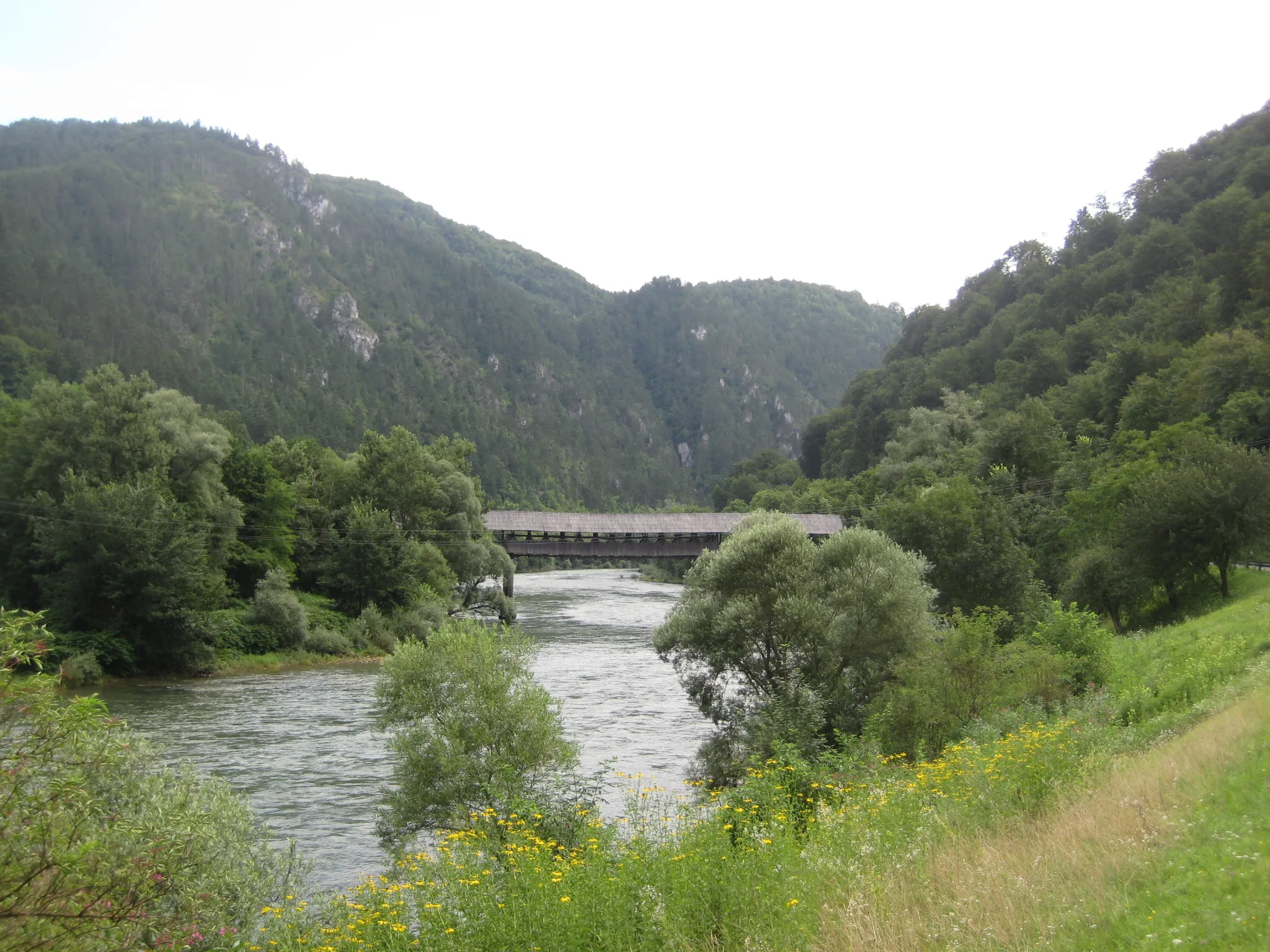 Photo showing: Bridge across the Sava river, near village called Sava, Slovenia.