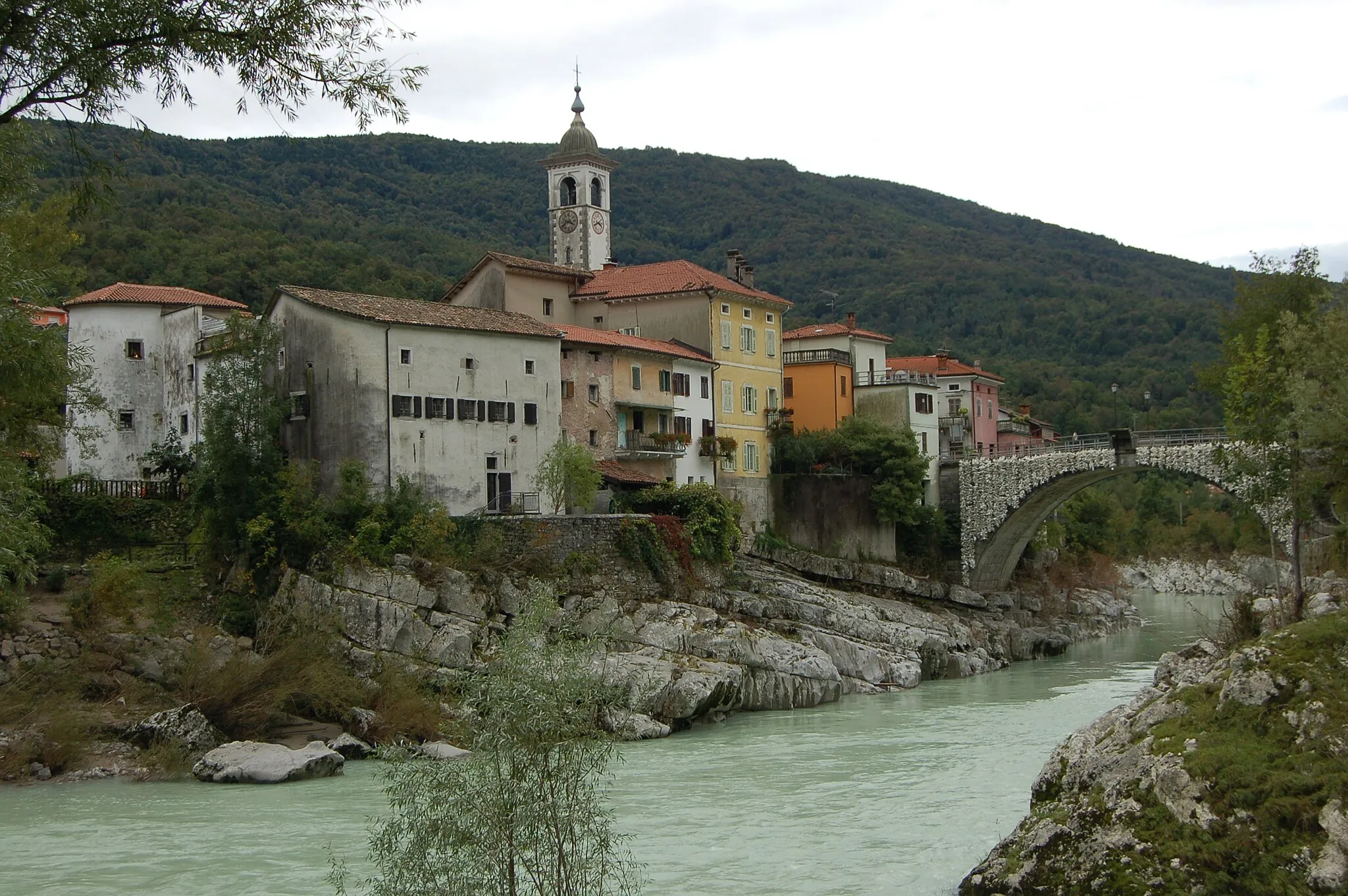 Photo showing: Kanal ob Soči with Soča (Italian: Isonzo) river, Primorska region, Slovenia