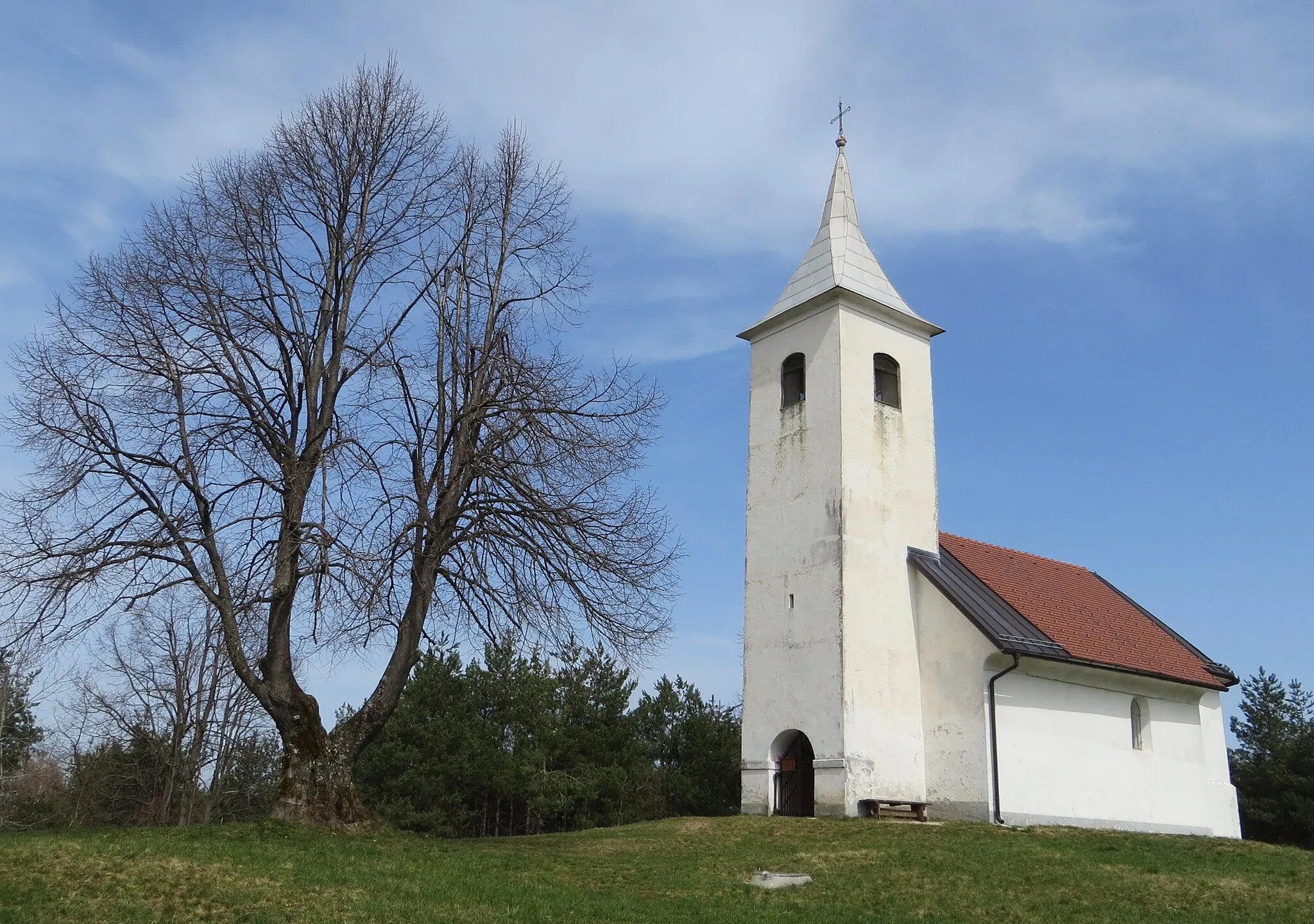 Photo showing: Saint Peter's Church in Vrh nad Želimljami, Municipality of Škofljica, Slovenia