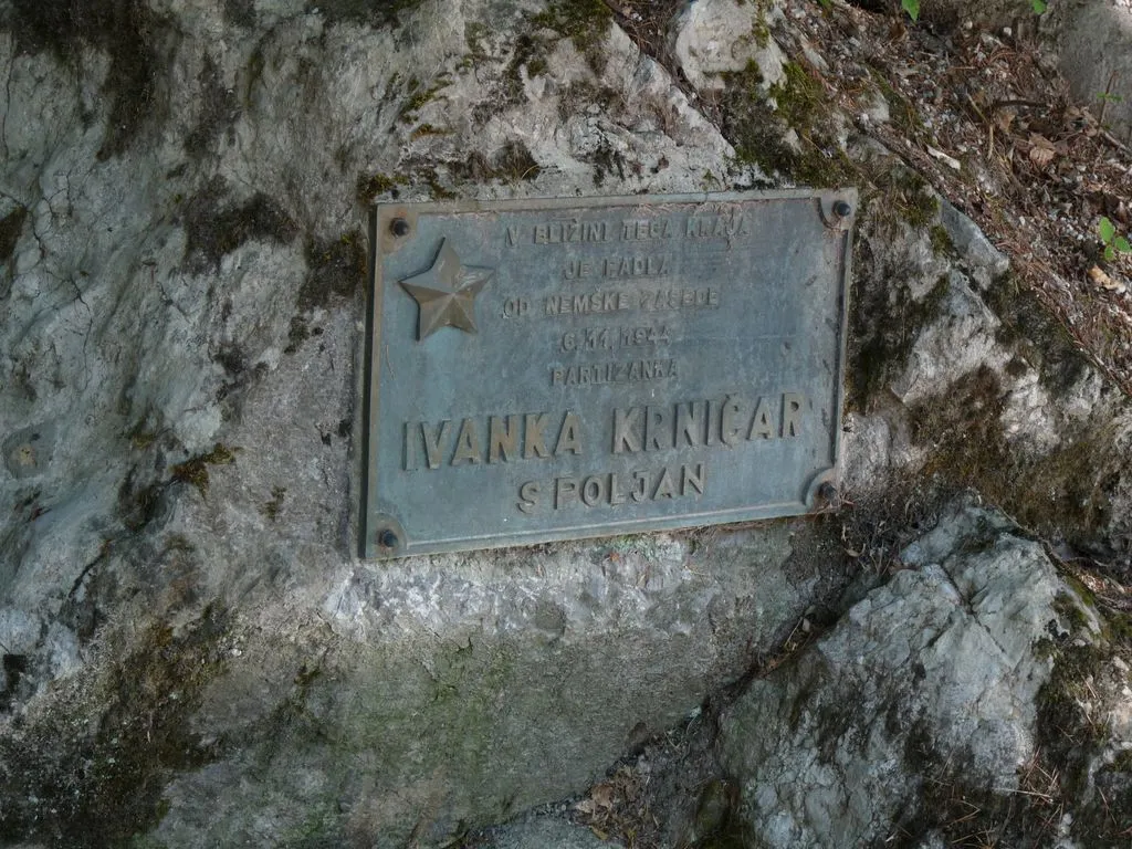 Photo showing: Tukaj je padla Ivanka Krničar. Javorniški Rovt