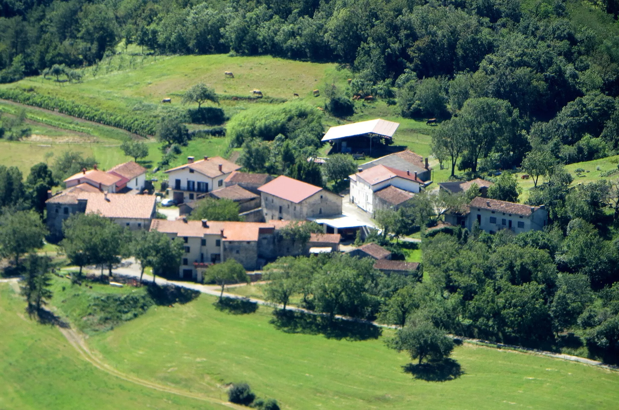 Photo showing: The hamlet of Hrastje in Šmarje, Municipality of Ajdovščina, Slovenia