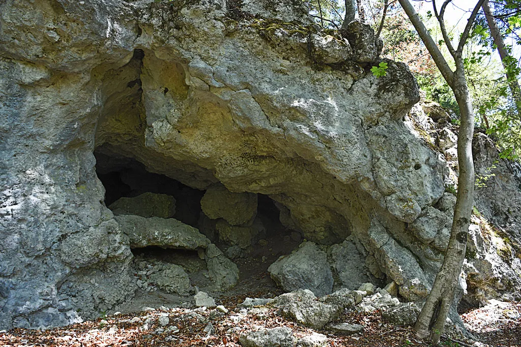 Photo showing: Laznik cave (Laznikova zijalka) is an archaeological site where neolithic remains were found (fire place and cave bear bones).It might had been a hunting station.