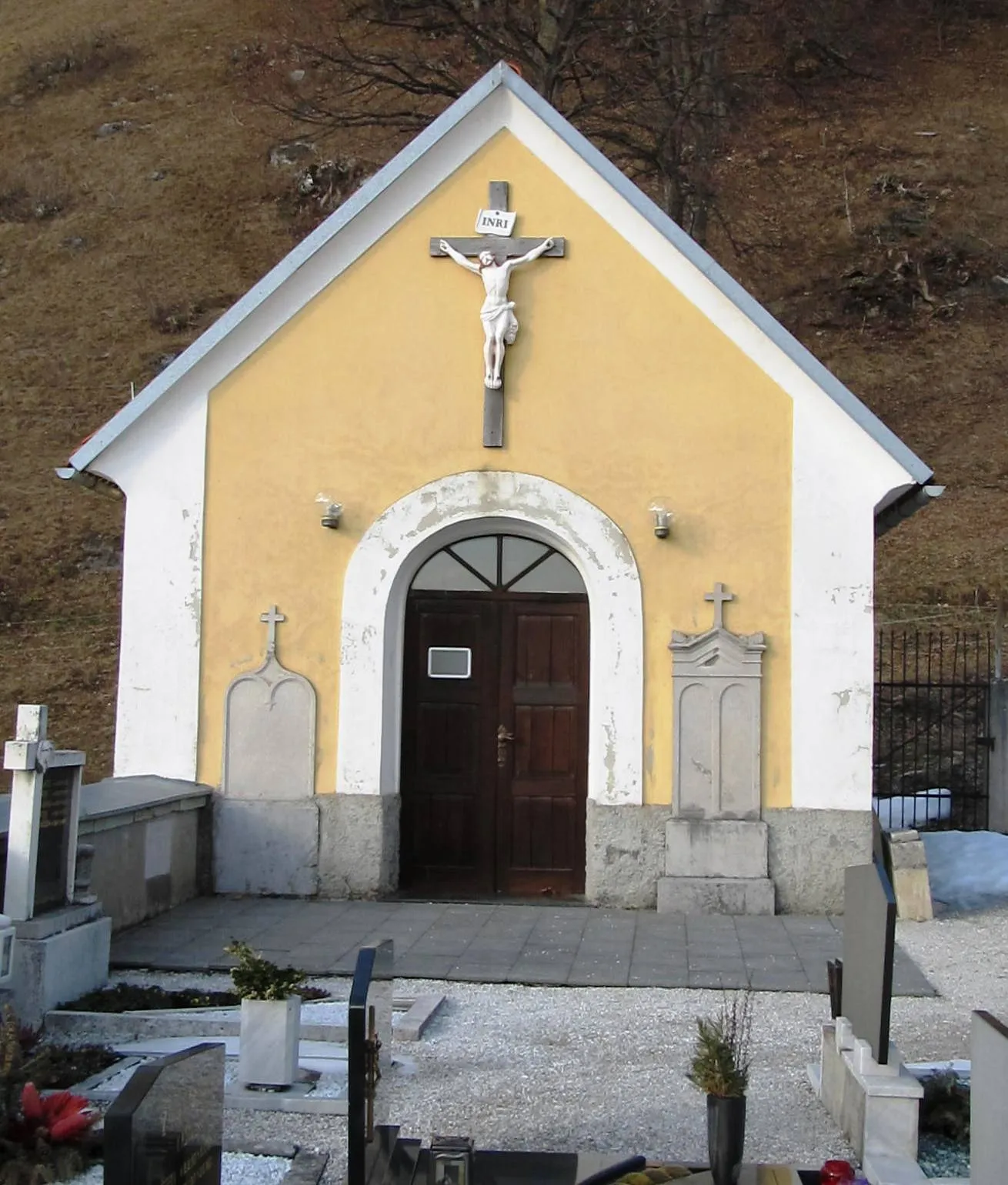 Photo showing: Cemetery chapel in Topol pri Medvodah, Municipality of Medvode, Slovenia