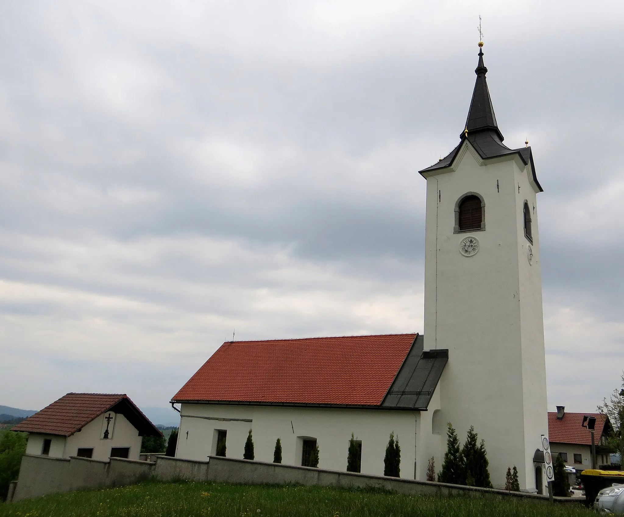 Photo showing: Saint Catherine's Church in Medvedje Brdo, Municipality of Logatec, Slovenia
