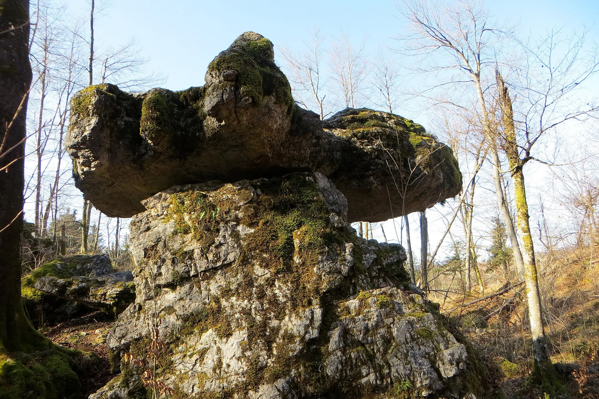 Photo showing: Tomaž's Table (Sln. Tomaževa miza), a geological curiosity in Dole, Municipality of Idrija, Slovenia