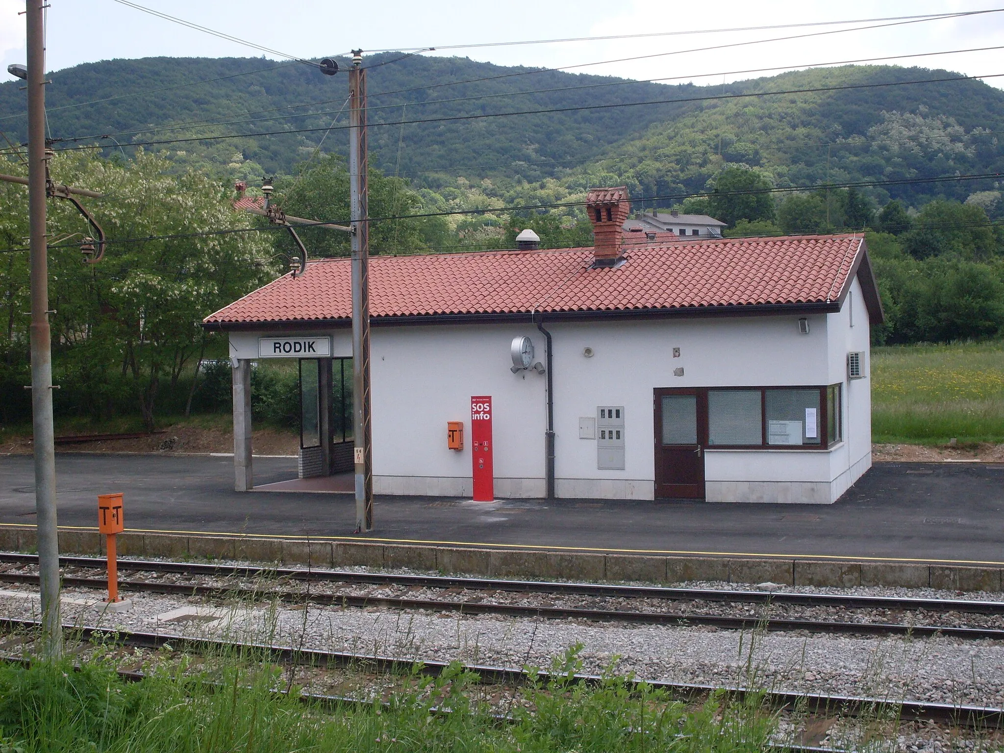 Photo showing: Train station in Rodik, Slovenia