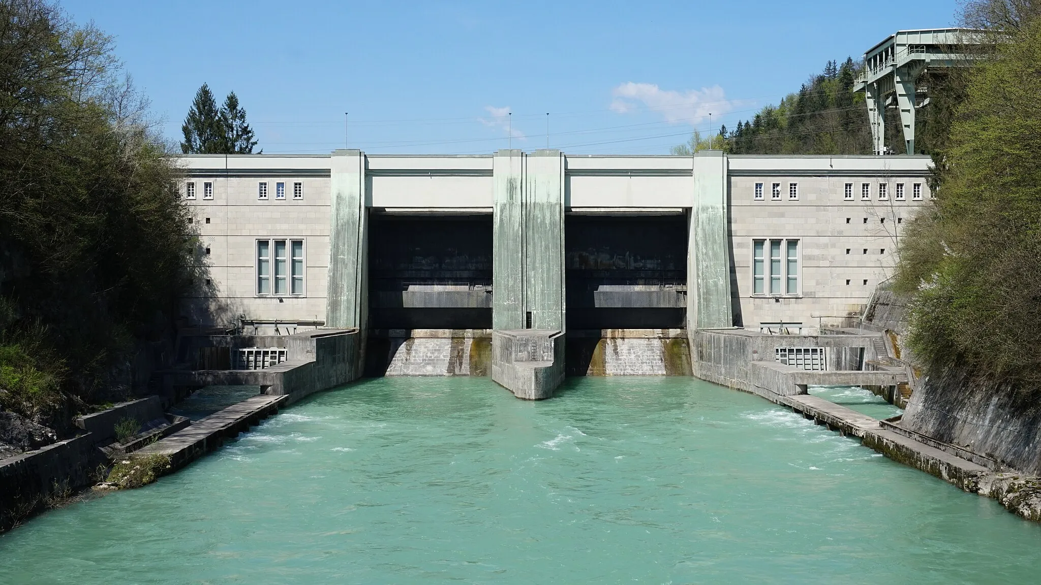 Photo showing: Medvode hydroelectric power plant on Sava river, Slovenia