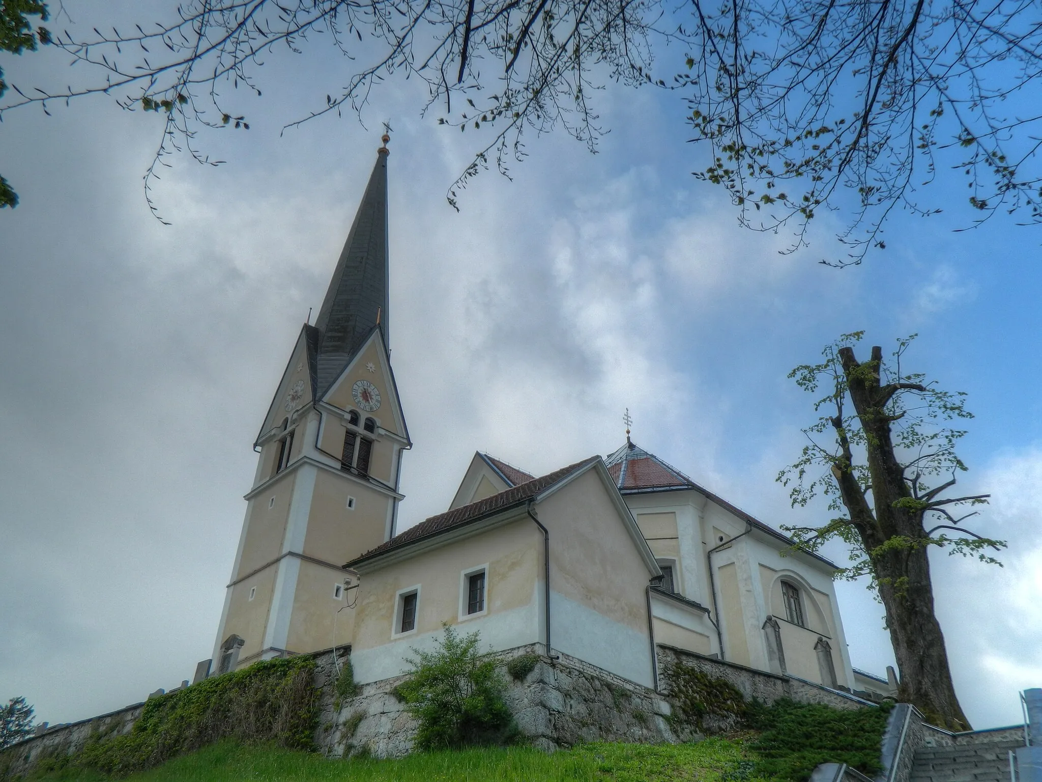 Photo showing: Slika cerkve Marijinega rojstva v Homcu, HDR.