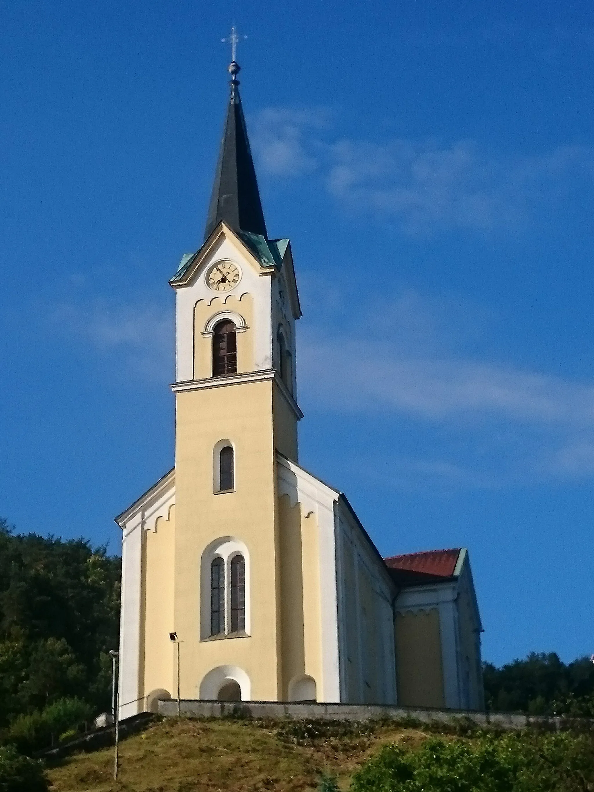 Photo showing: View of the St. Stephen's church in Sora.