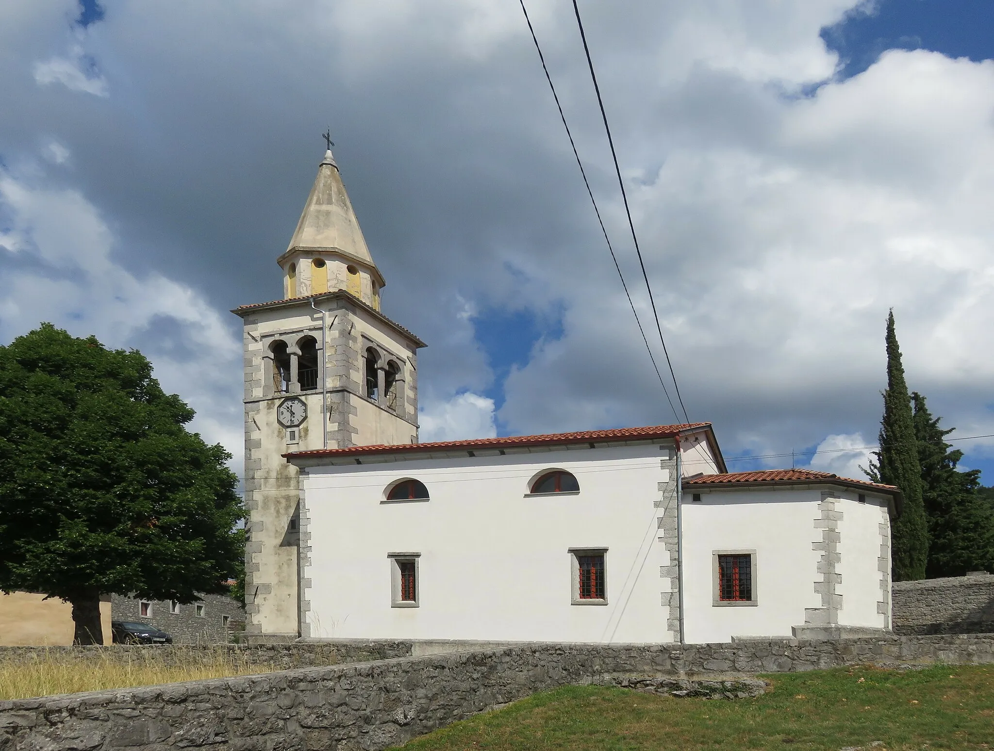 Photo showing: Archangel Michael Church in Lipa, Municipality of Miren–Kostanjevica, Slovenia