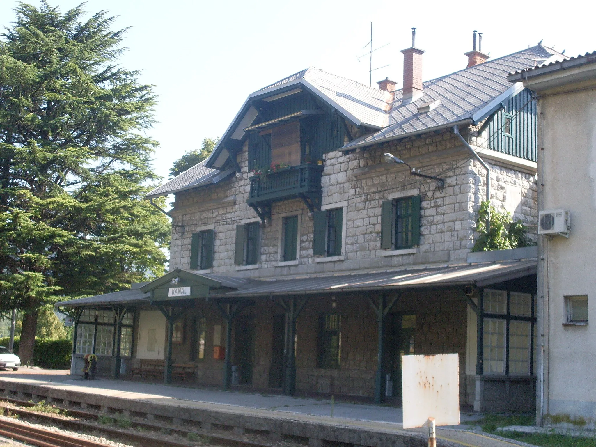 Photo showing: Railway halt Kanal in Kanal ob Soči