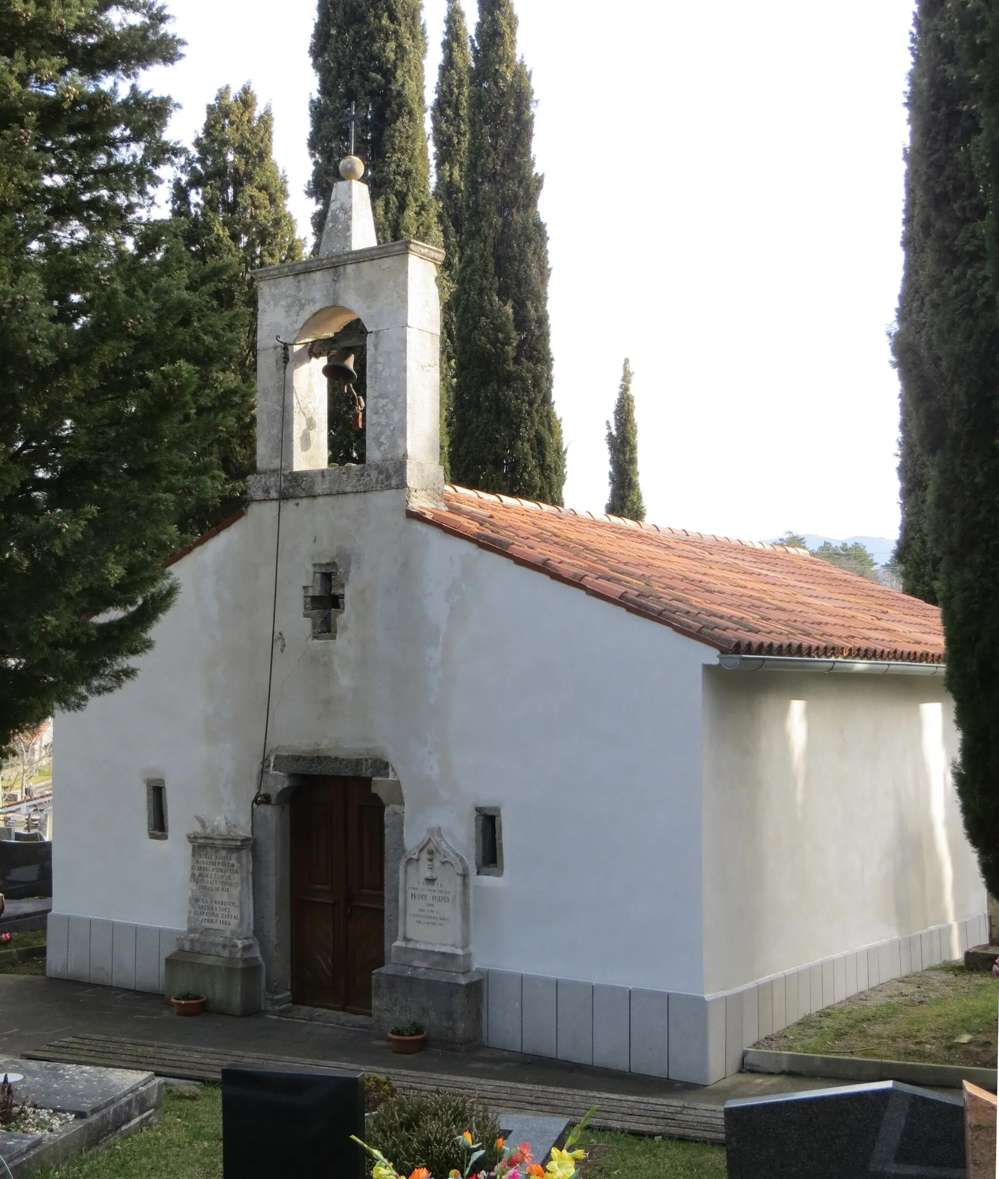 Photo showing: Archangel Michael Chapel in Kubed, Municipality of Koper, Slovenia