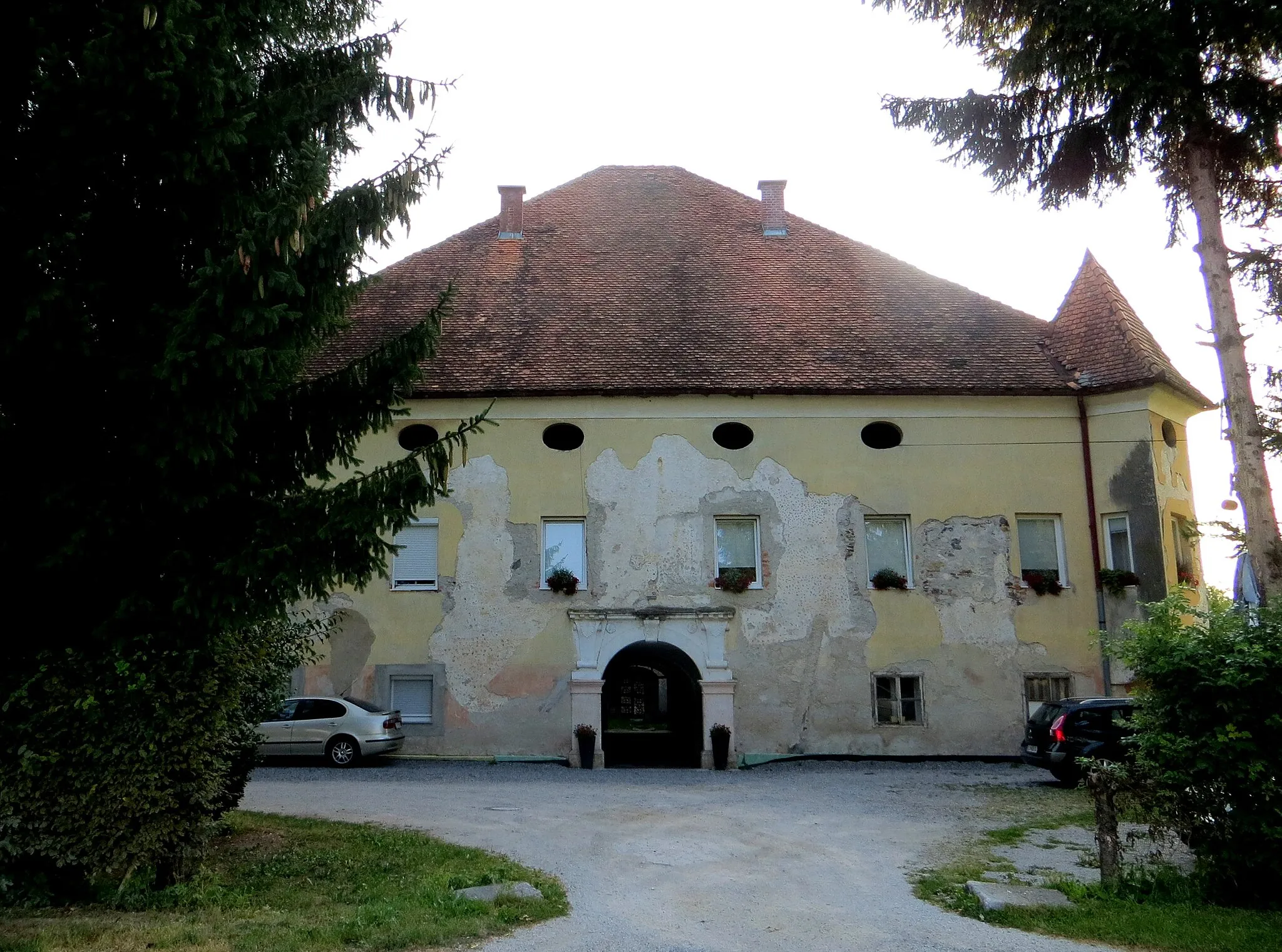 Photo showing: Češenik Manor in Češenik, Municipality of Domžale, Slovenia