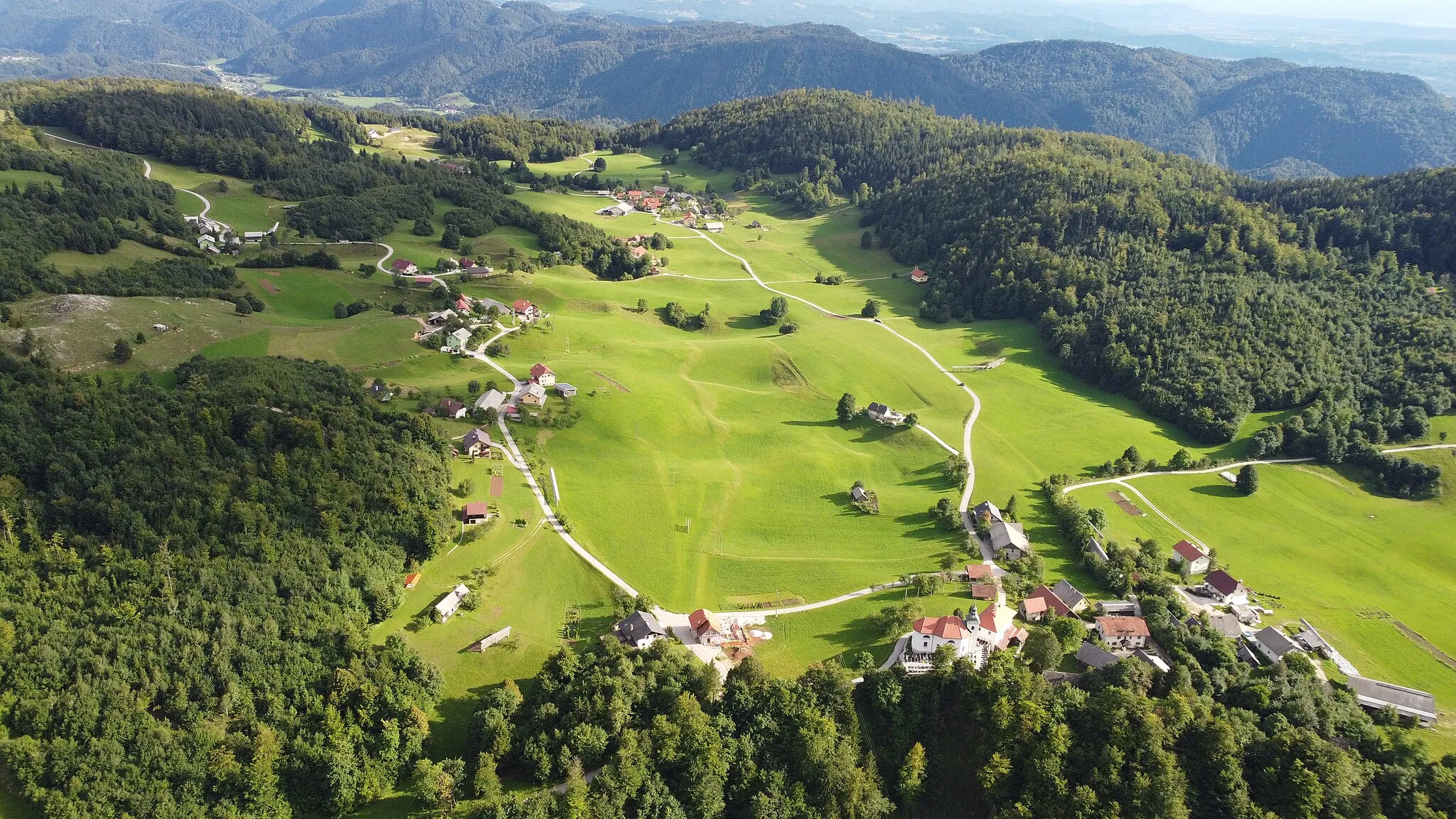 Photo showing: Zračni posnetek vasi