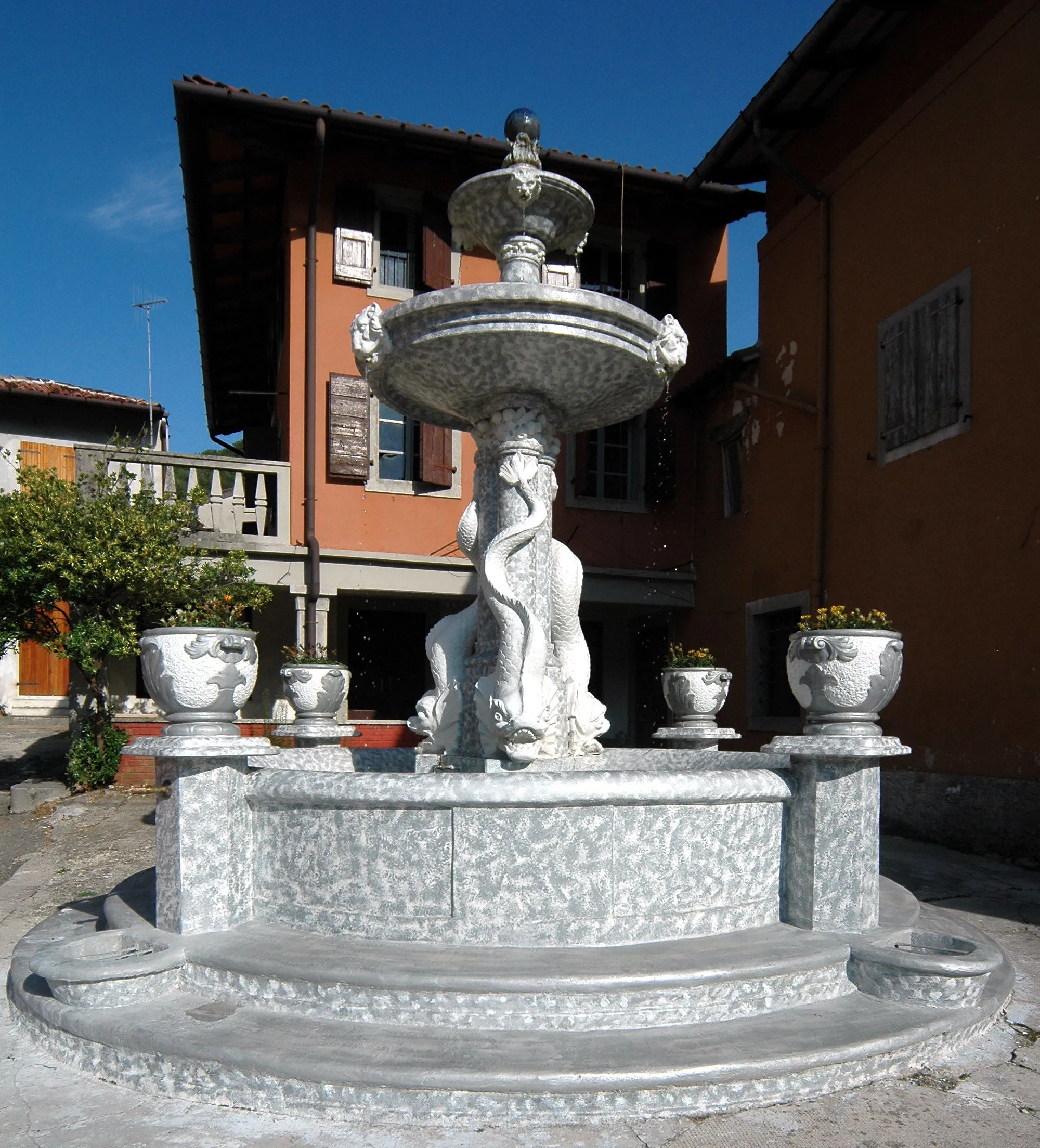 Photo showing: Fountain at San Pietro al Natisone