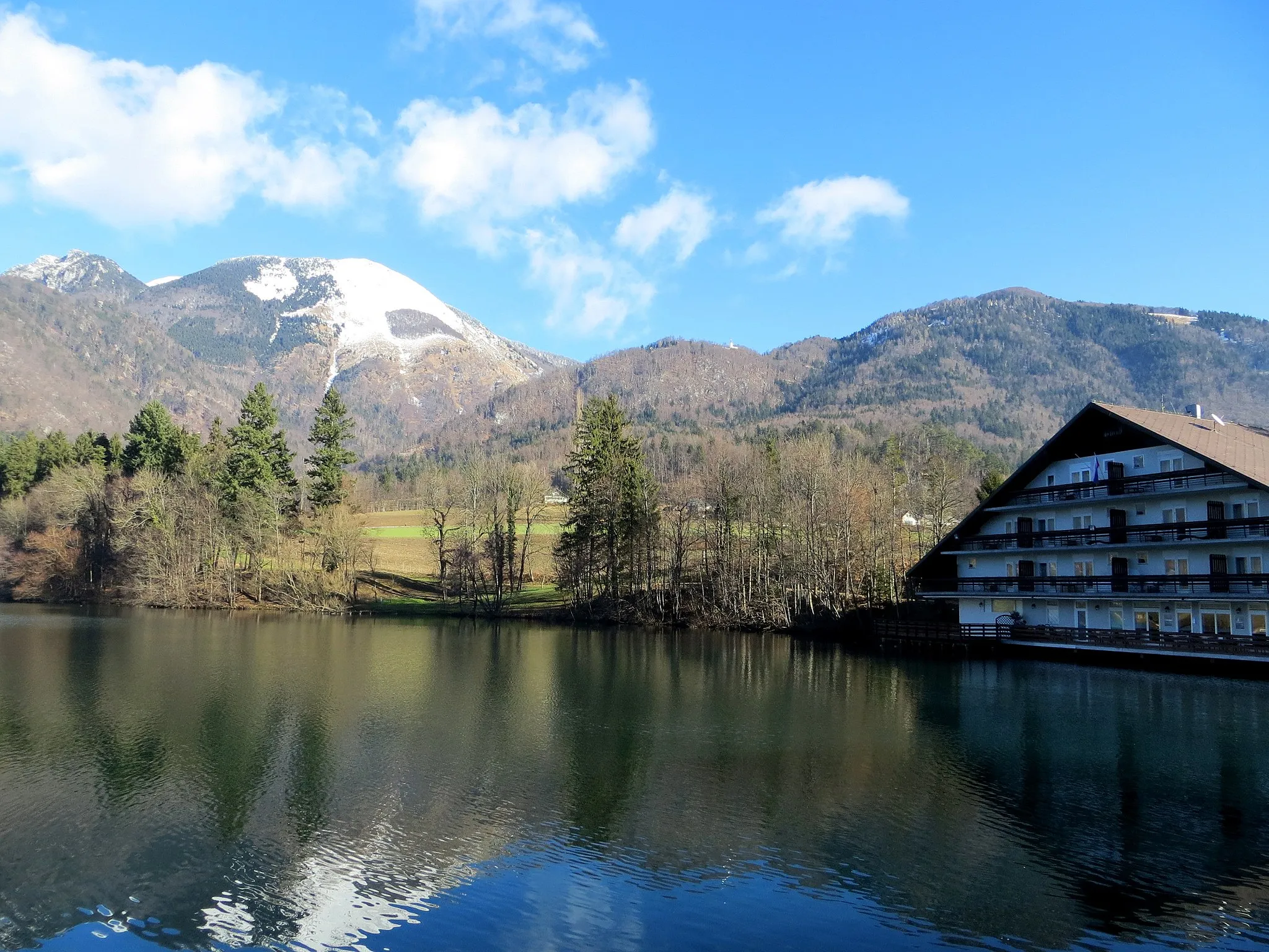 Photo showing: Lake Črnava in Hrib, municipality of Preddvor, Slovenia