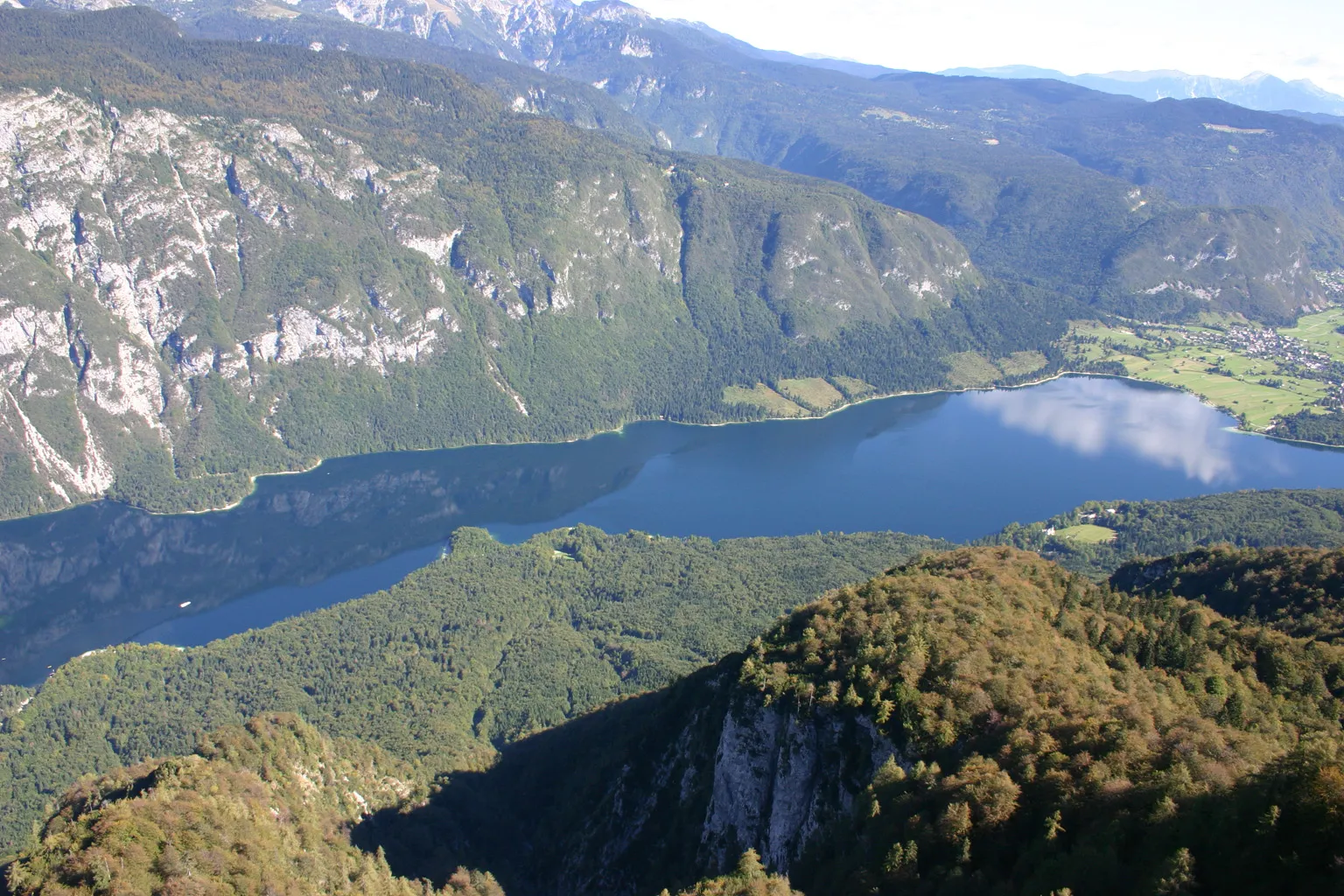 Photo showing: Lake Bohinj, Slovenia