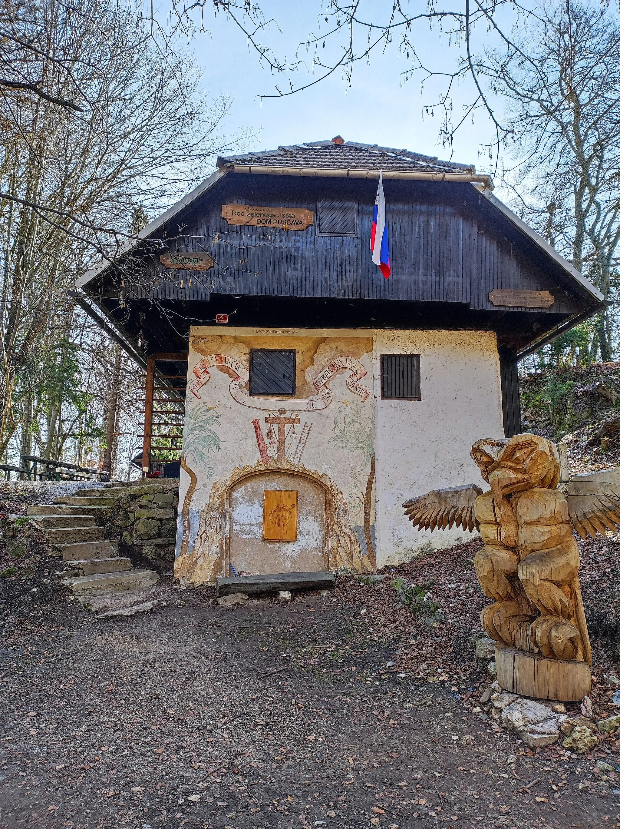 Photo showing: "Puščava" cottage (hermits' cittage as it was initially used by hermit monks) on the Sveti Jošt nad Kranjem hill, today managed by a local scout society.