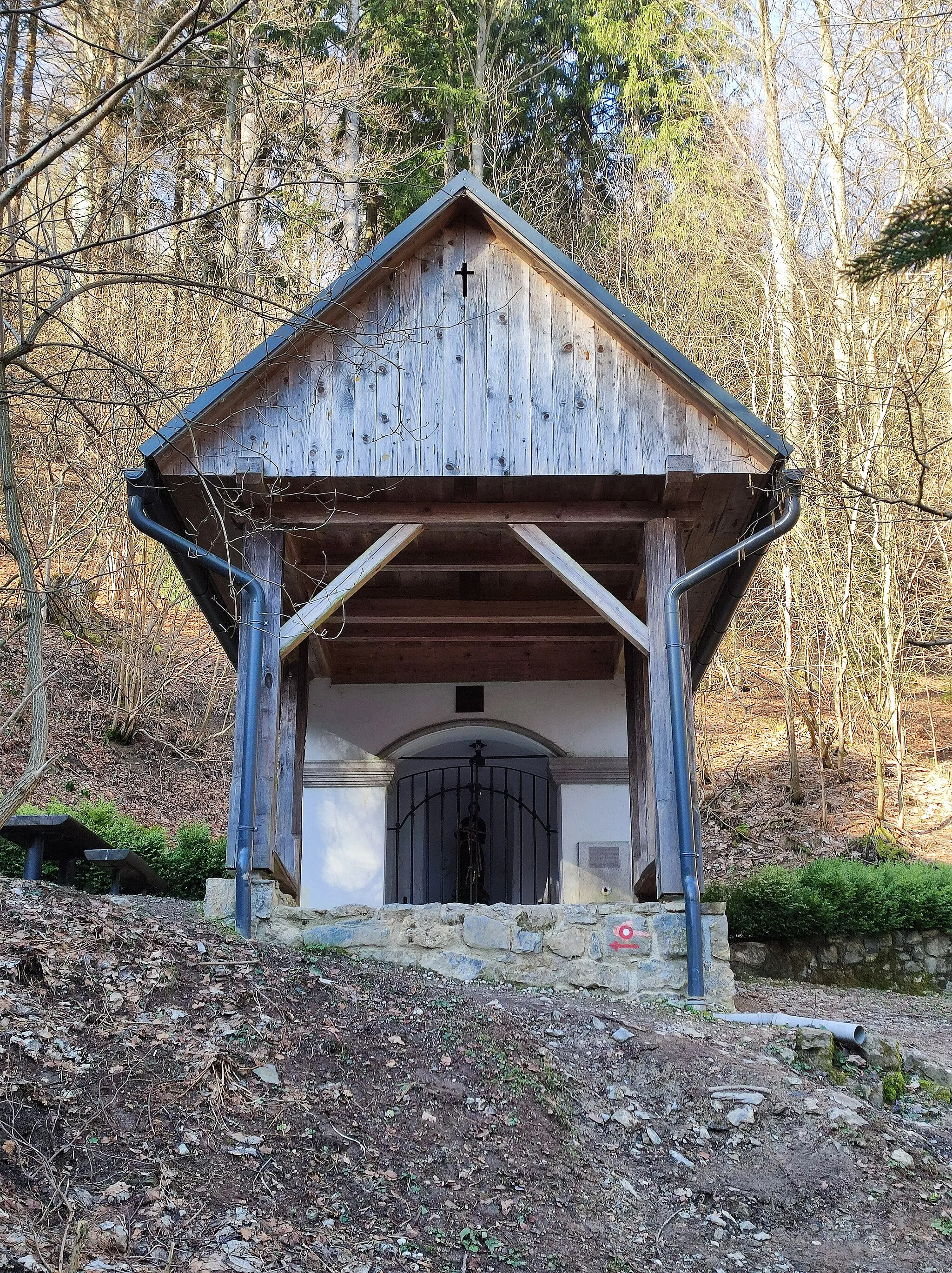 Photo showing: Chapel at the holy spring (a.k.a. St. Juduc's chapel) on the Sveti Jošt nad Kranjem hill.