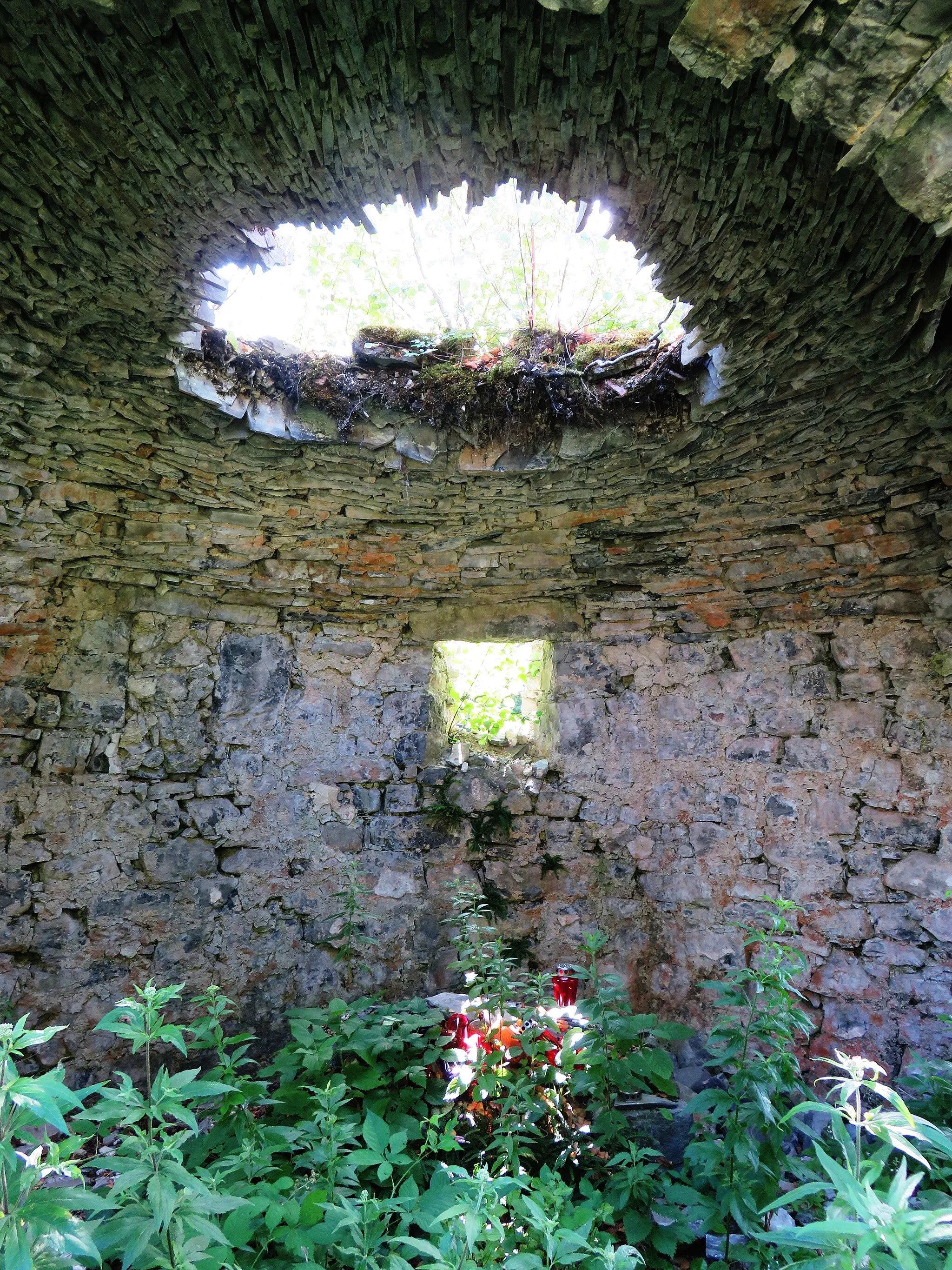 Photo showing: Ruins of Saint Catherine's Church in Plešivica, Municipality of Žužemberk, Slovenia