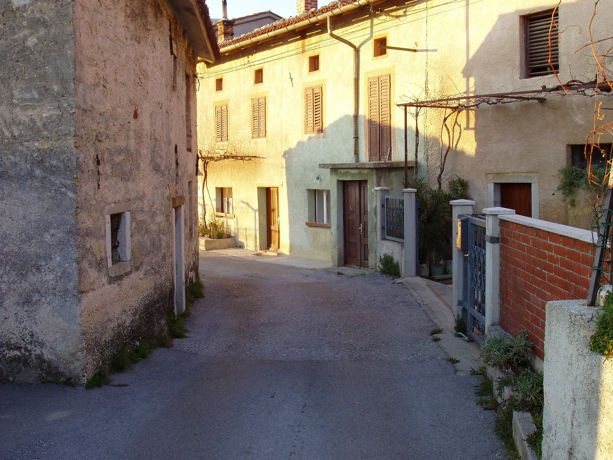 Photo showing: East side entrance to Gorenje near Lokavec