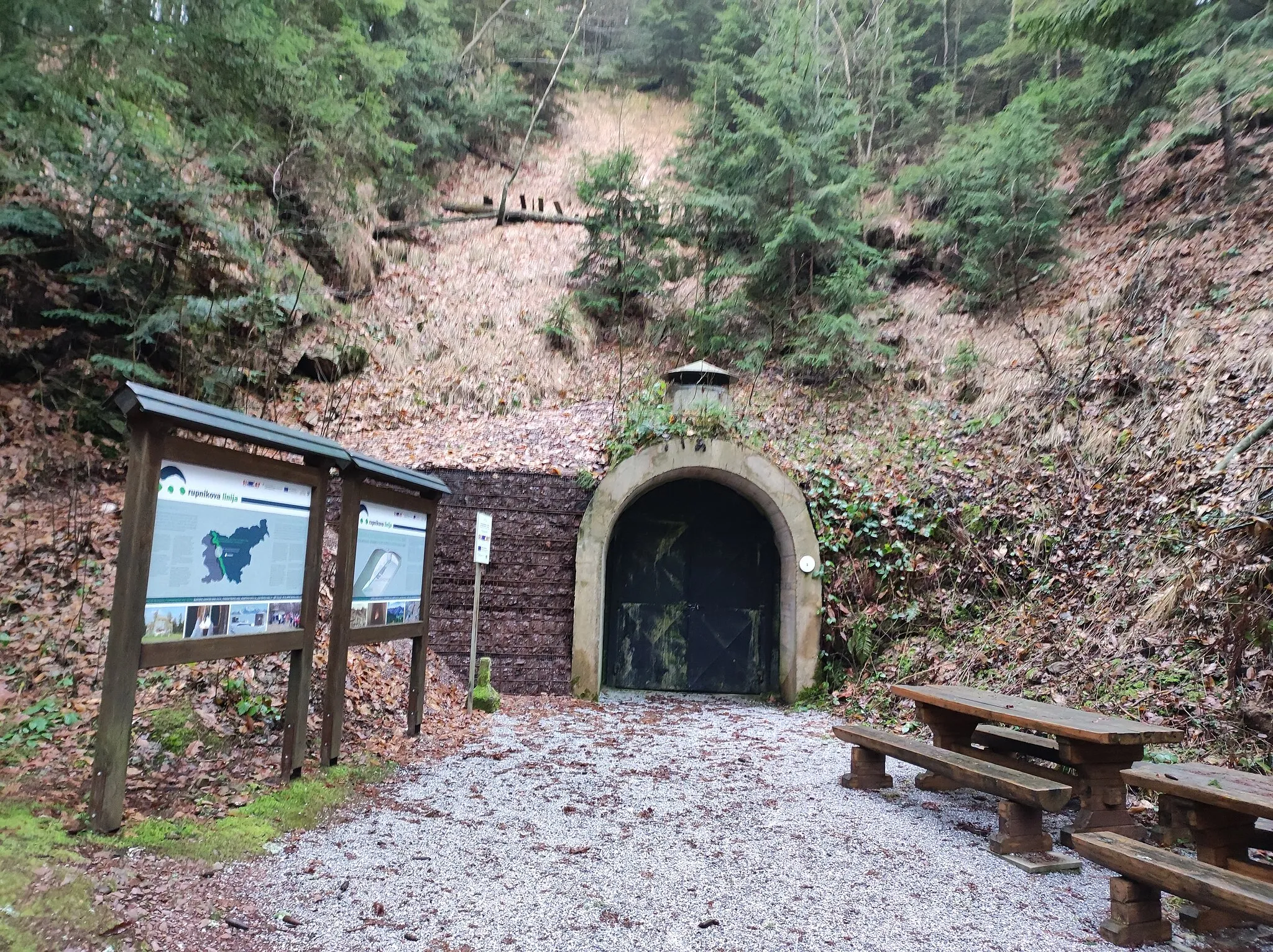 Photo showing: Entrance into the underground summit-type fortification of Goli Vrh, projected as a part of the Rupnik Line.