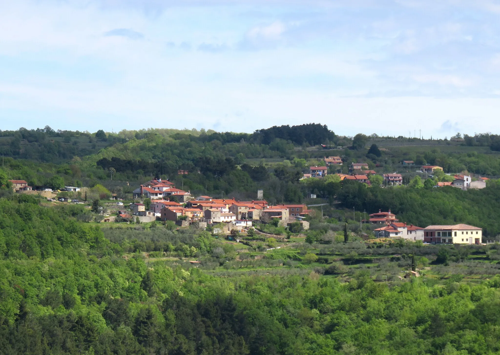 Photo showing: The hamlet of Breči in Puče, Municipality of Koper, Slovenia