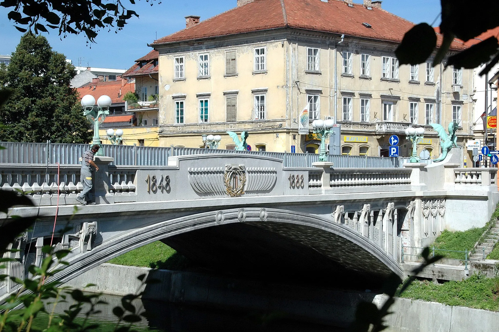 Photo showing: Dragon-bridge across the Ljubljanica river in Ljubljana (Laibach), Slovenija