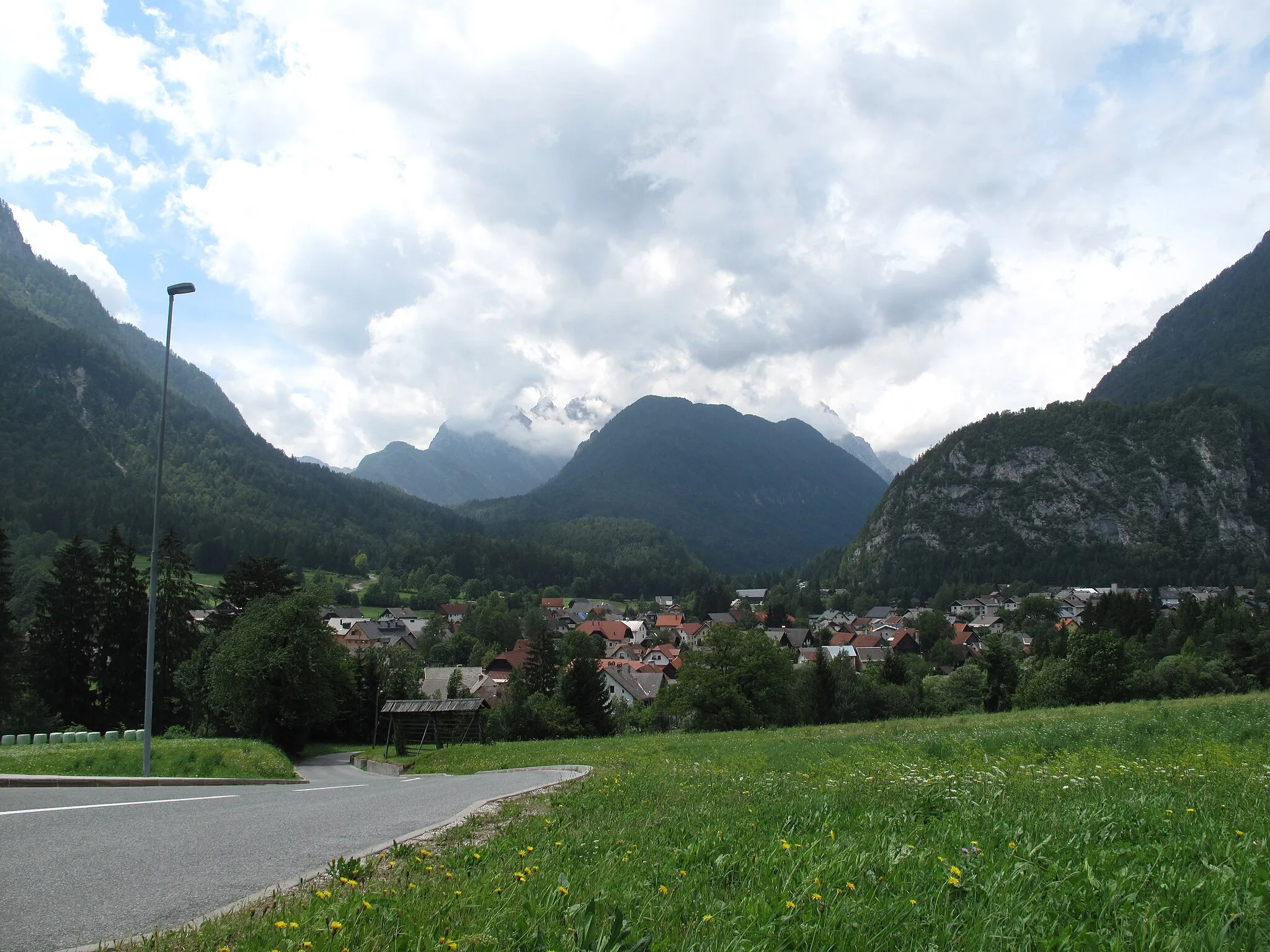 Photo showing: Mojstrana, view to the village