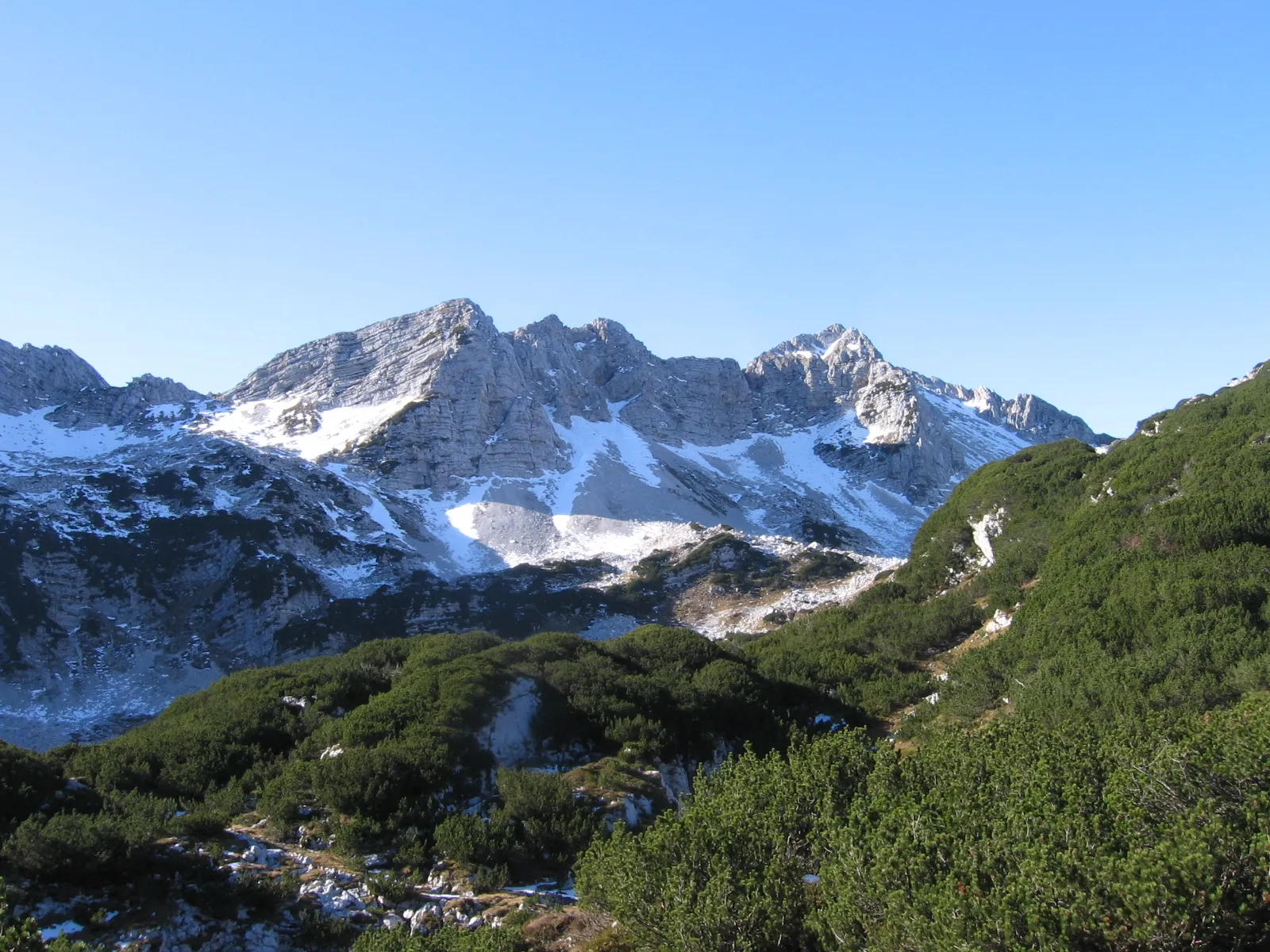 Photo showing: Podrta gora (6,761 ft) from southeast, above Komna plateau (meadow Planina Za Migovcem), Julian Alps, Slovenia.