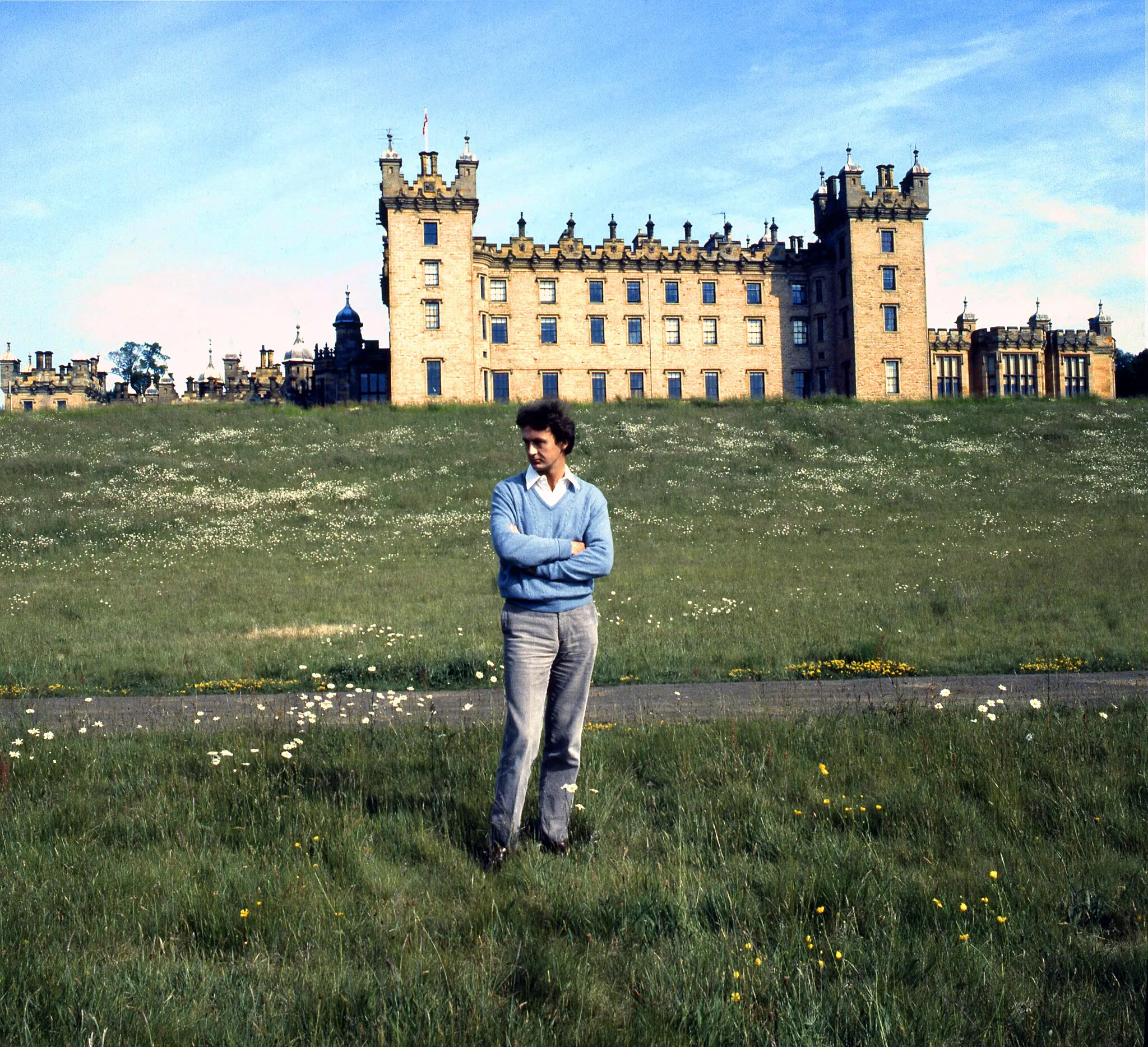 Photo showing: Guy Innes-Ker, 10th Duke of Roxburghe. Outside his family seat Floors Castle.