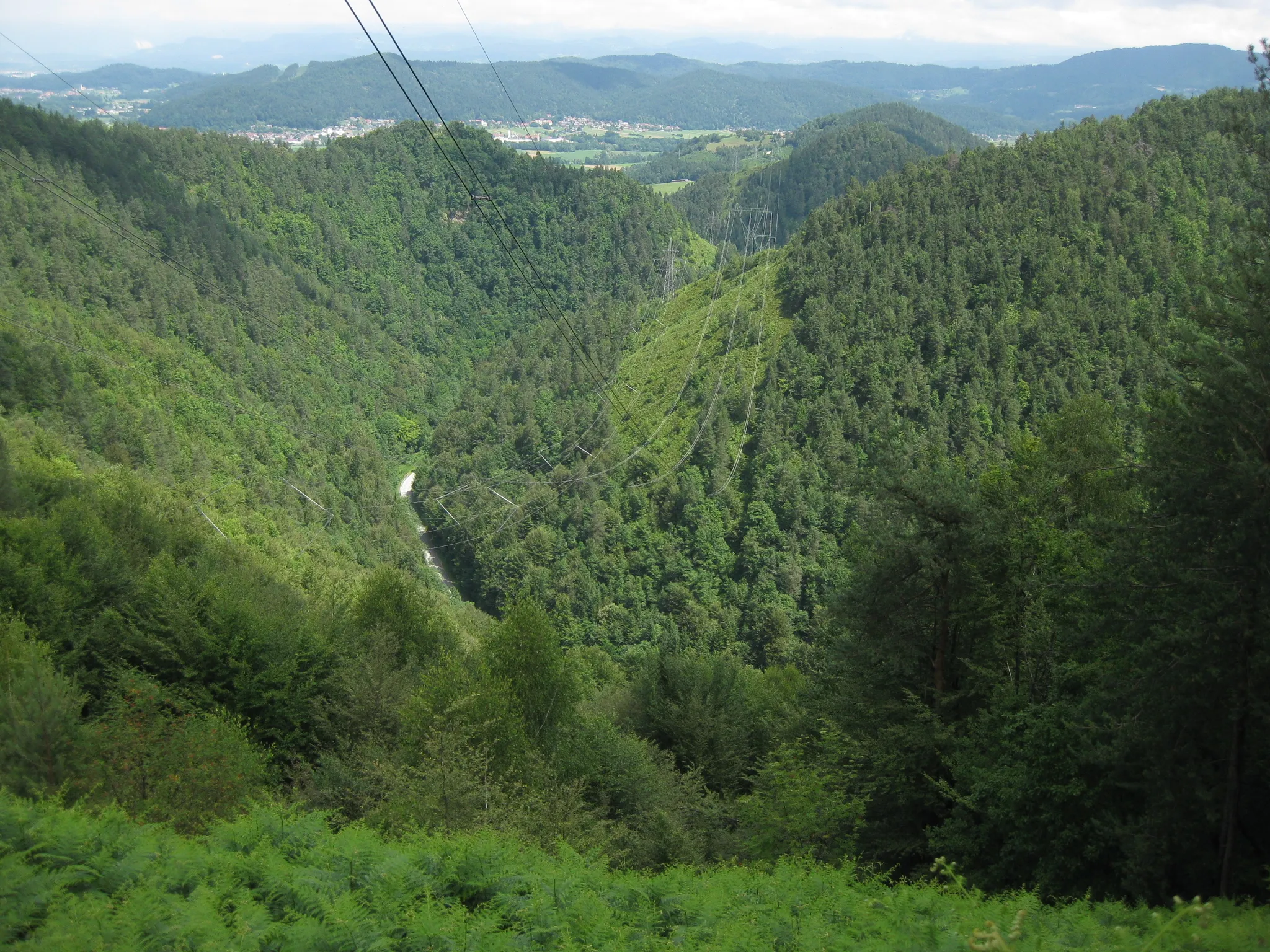 Photo showing: Besnica, stream and valley east of Ljubljana, Slovenia